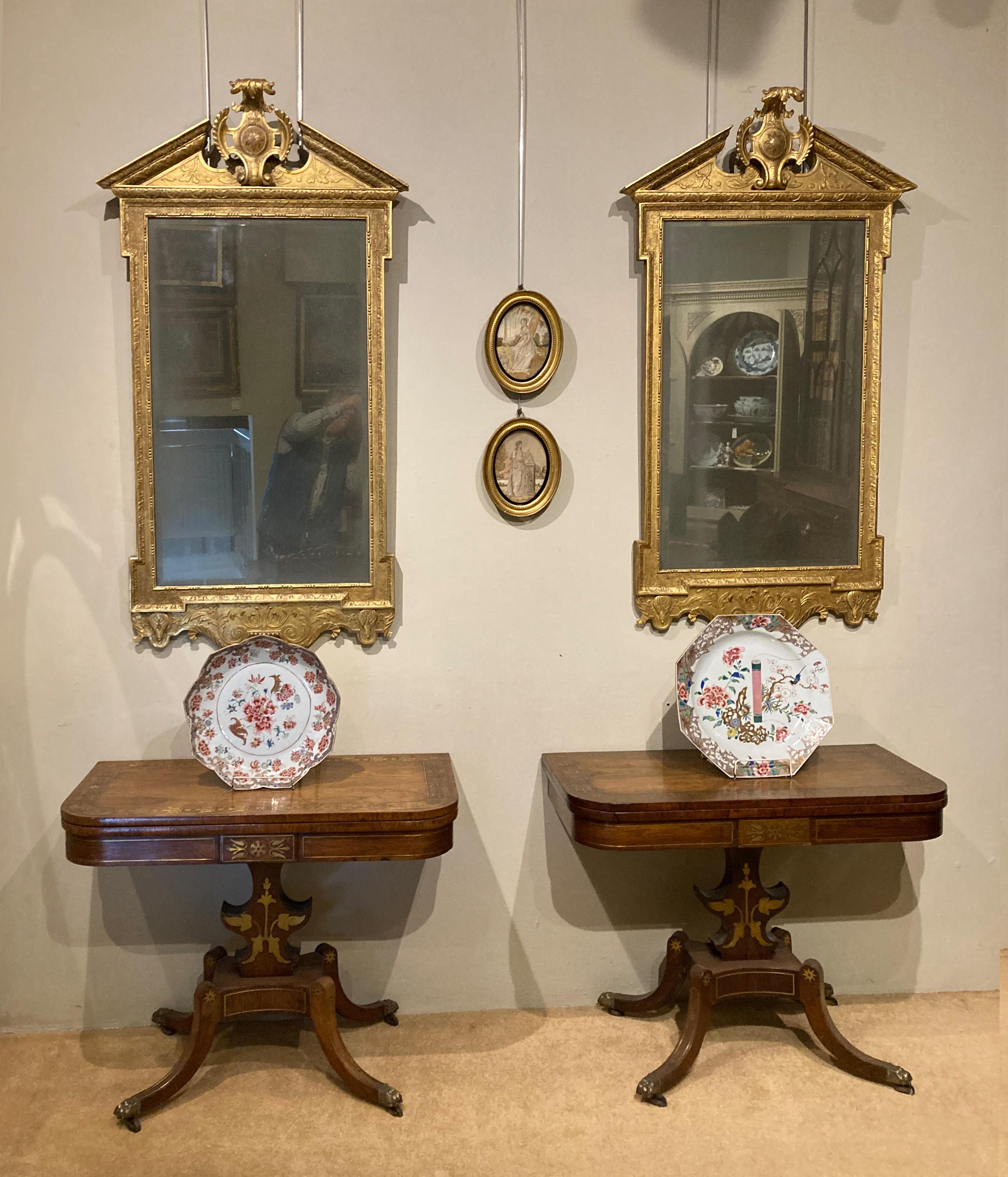 Paar frühe georgianische vergoldete Spiegel (George II.) im Angebot