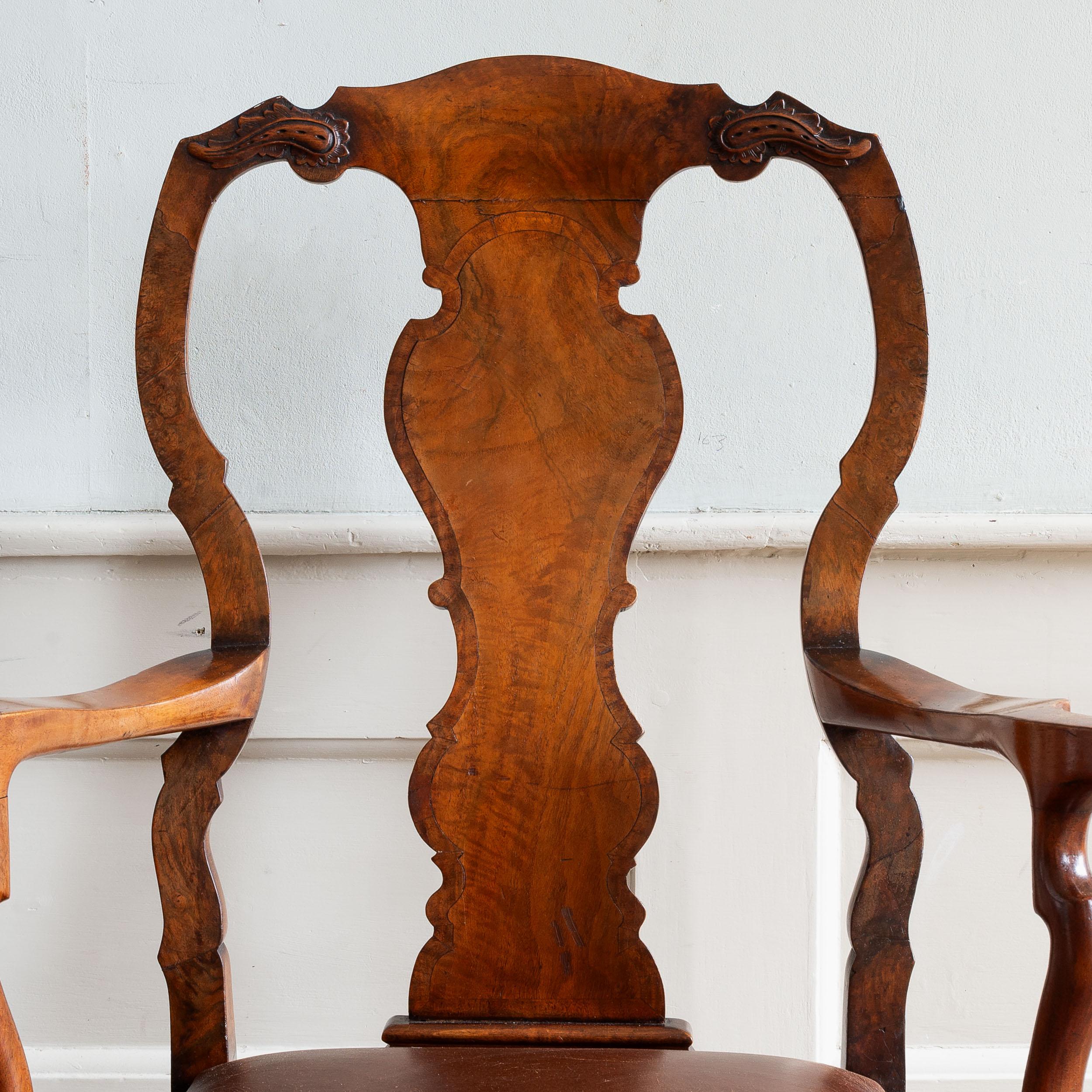 Paire de fauteuils en noyer du début de l'époque géorgienne en vente 10