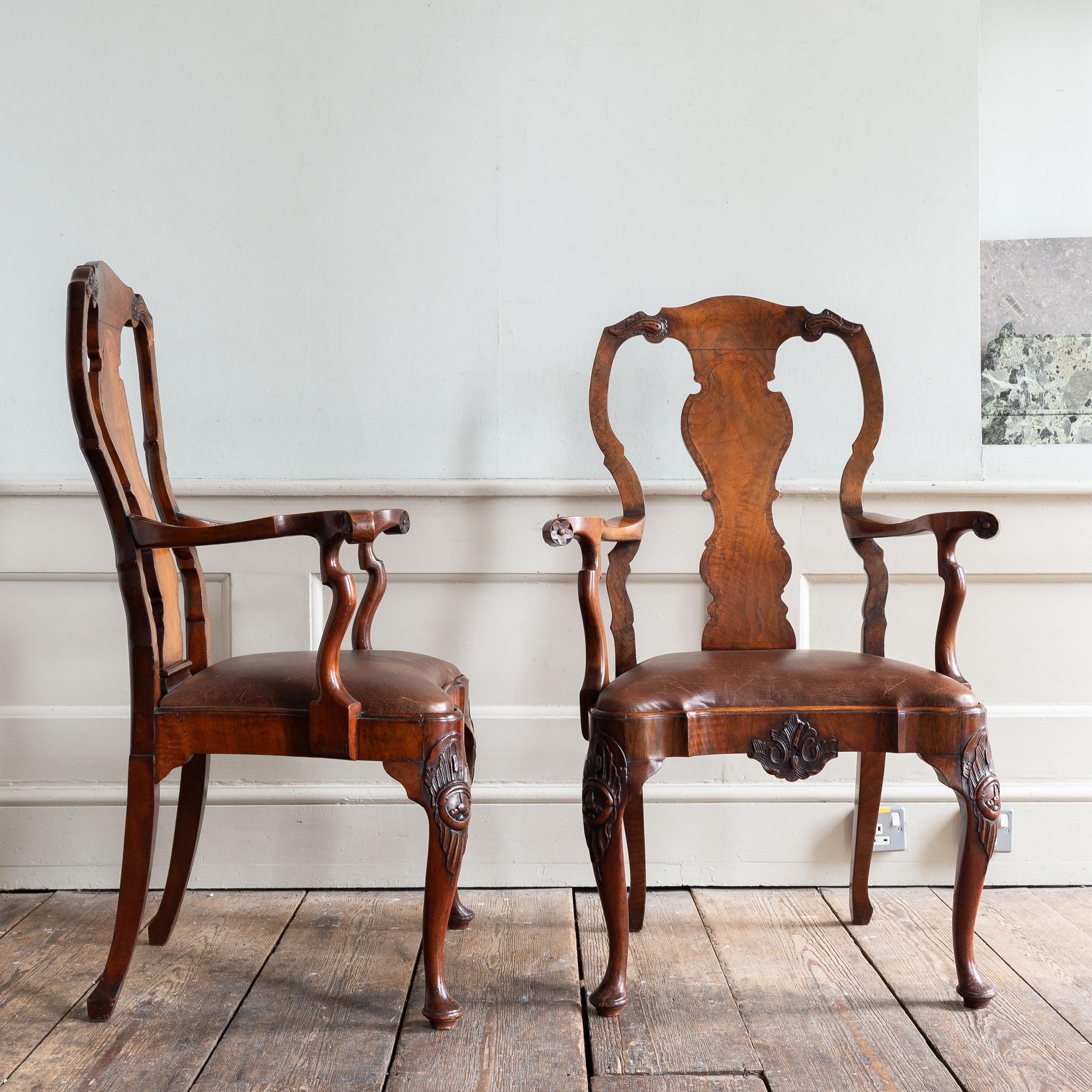 George II Paire de fauteuils en noyer du début de l'époque géorgienne en vente