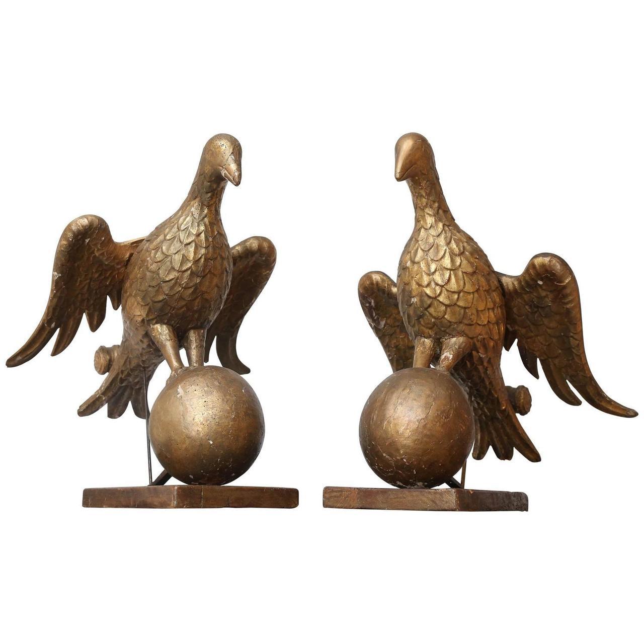 Paar frühe Bücherständer aus Giltwood mit geschnitzten Tauben im Angebot 3