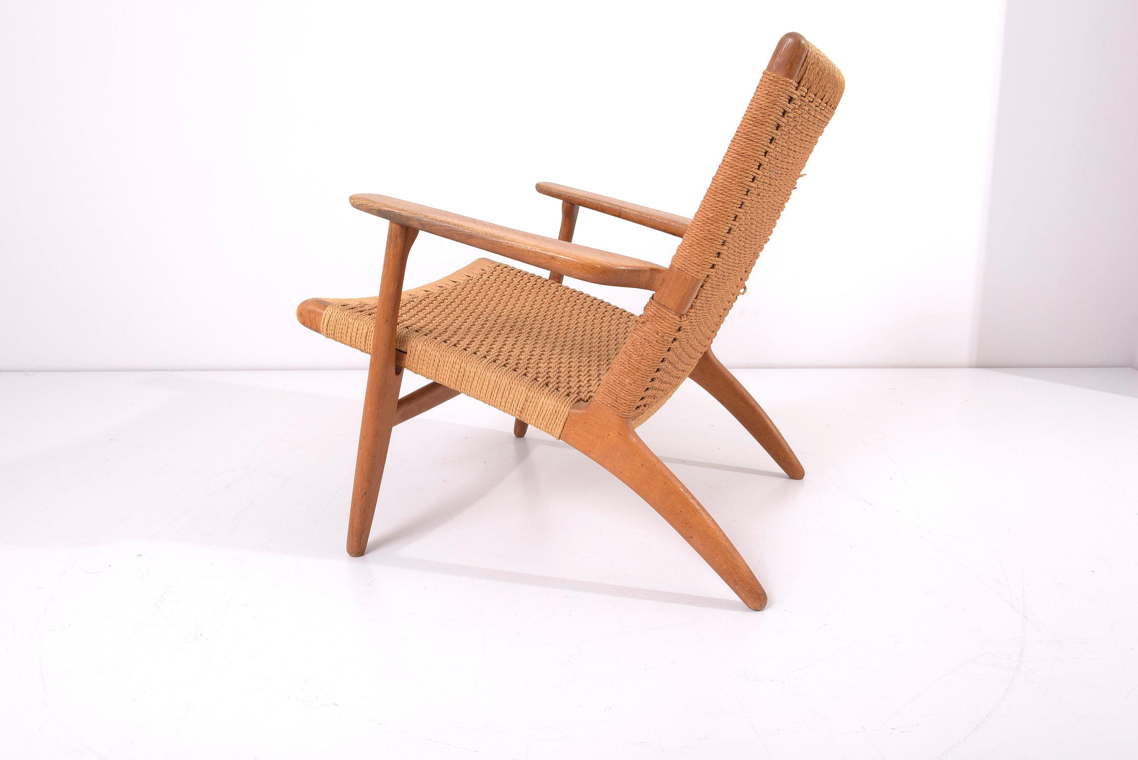 Pair of Early Hans J. Wegner Easy Chairs “CH 25” for Carl Hansen 4