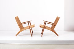 Pair of Early Hans J. Wegner Easy Chairs “CH 25” for Carl Hansen