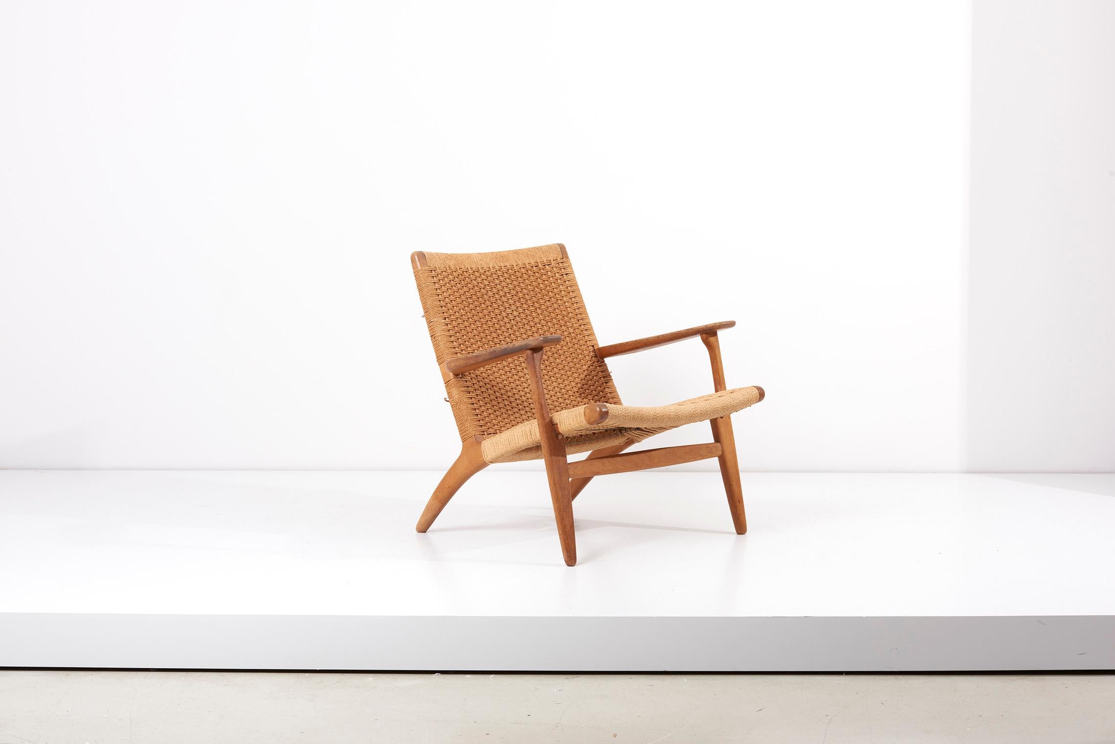 Mid-Century Modern Pair of Early Hans J. Wegner Easy Chairs “CH 25” for Carl Hansen