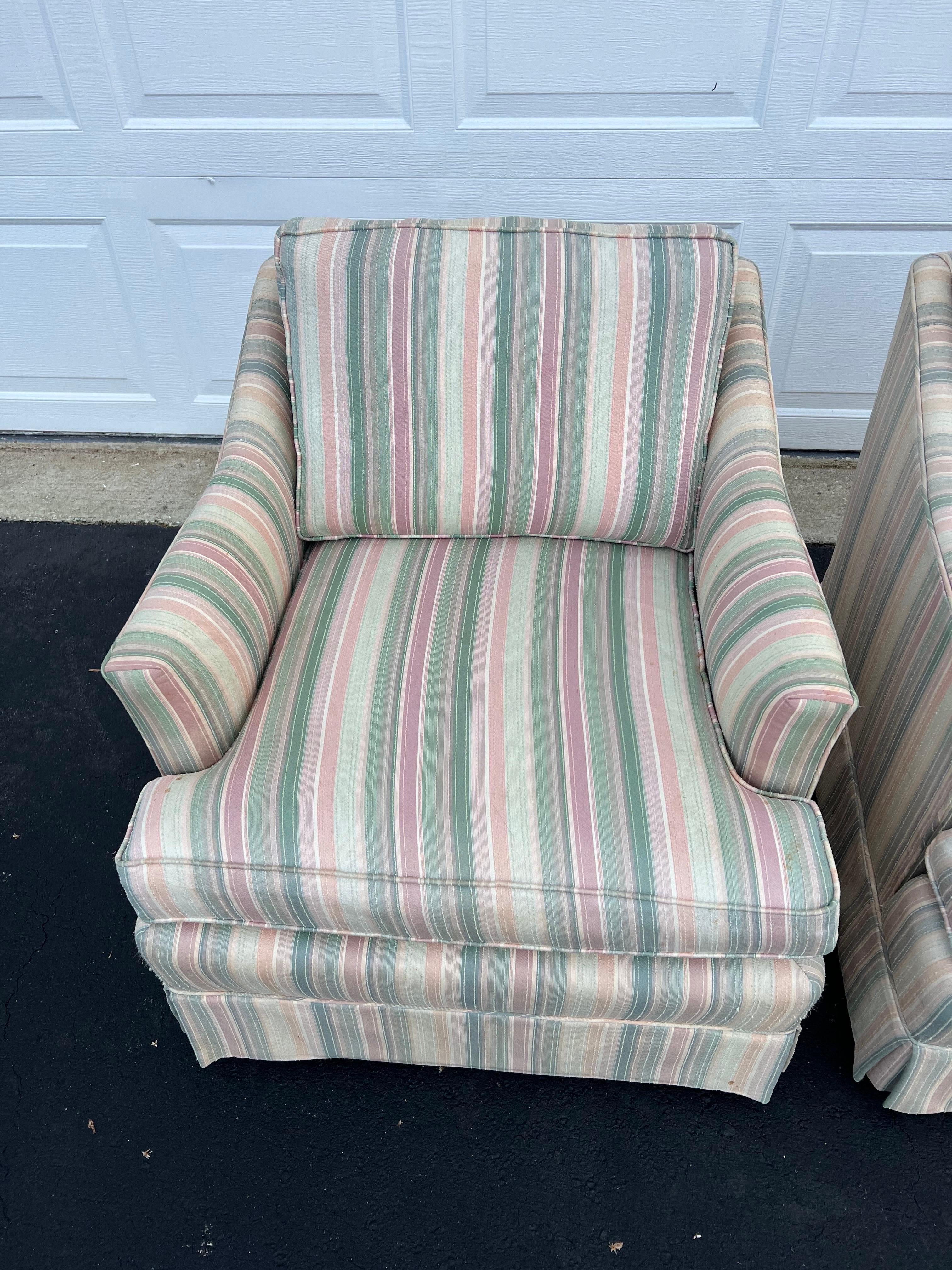 Late 20th Century Pair of Early Henredon Swivel Club Chairs 