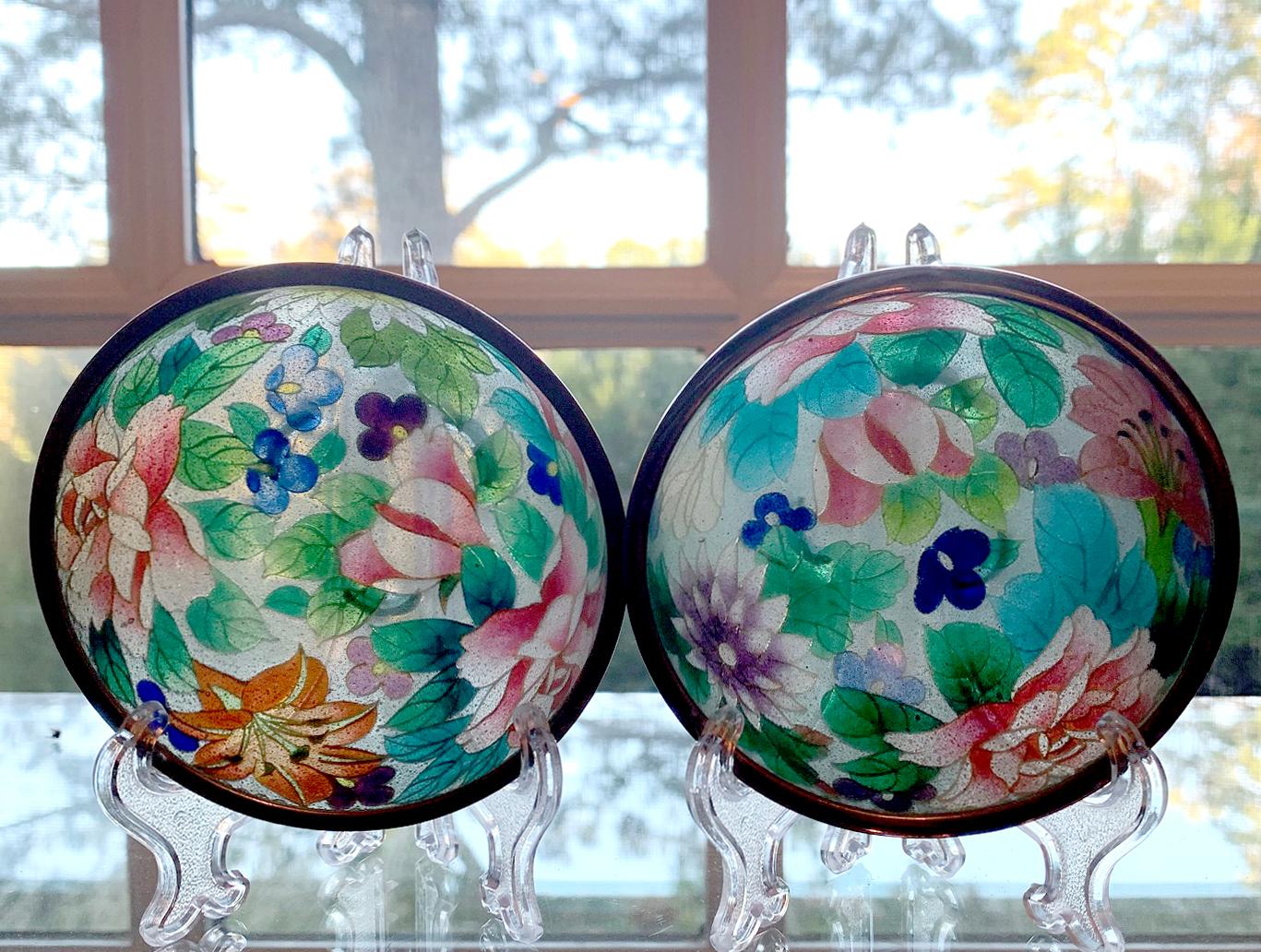 Pair of Early Japanese Plique-a-Jour Bowls from Nagoya For Sale 1