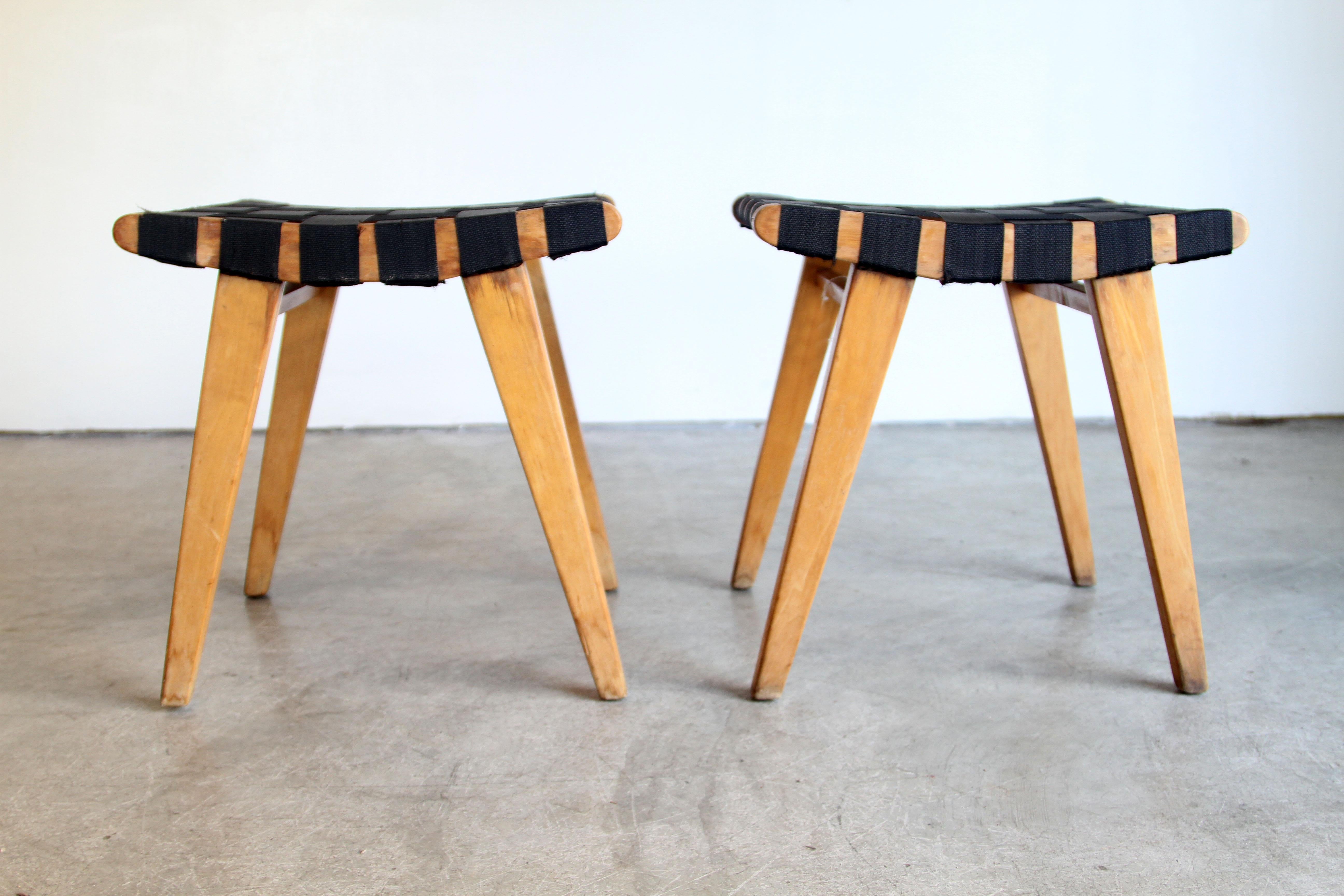Designer: Jens Risom 
Manufacture: Hans G Knoll
Period/style: Mid-Century Modern 
Country: US 
Date: 1950s.