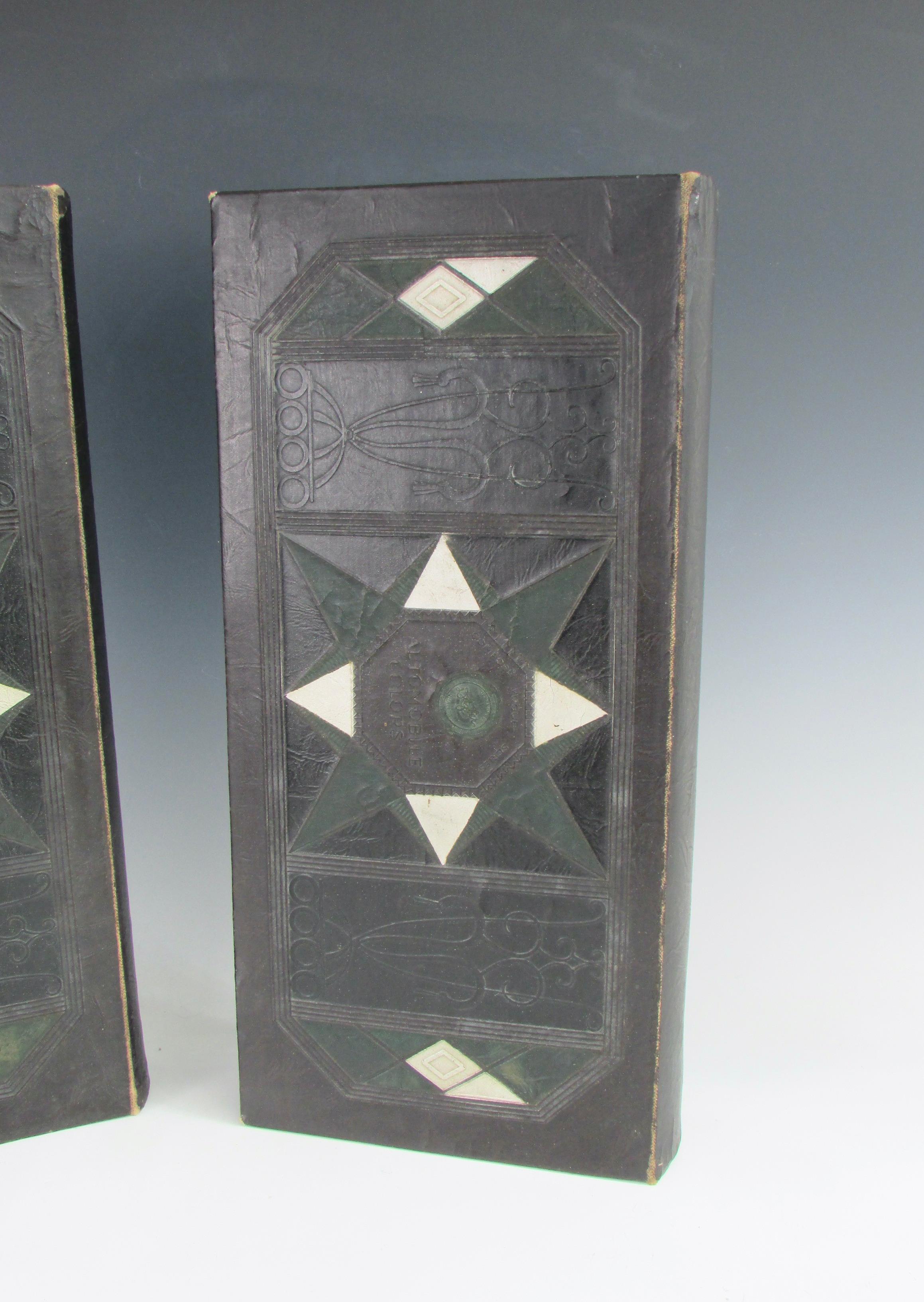 Paar frühe ledergebundene Ditzler Autolack-Chic-Boxen aus Leder (Art nouveau) im Angebot