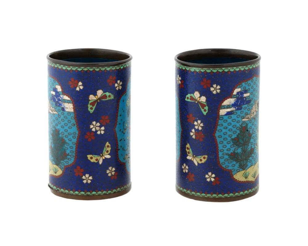 Coppia di vasi a spazzola in cloisonne giapponesi dei primi anni Meiji In condizioni buone in vendita a New York, NY