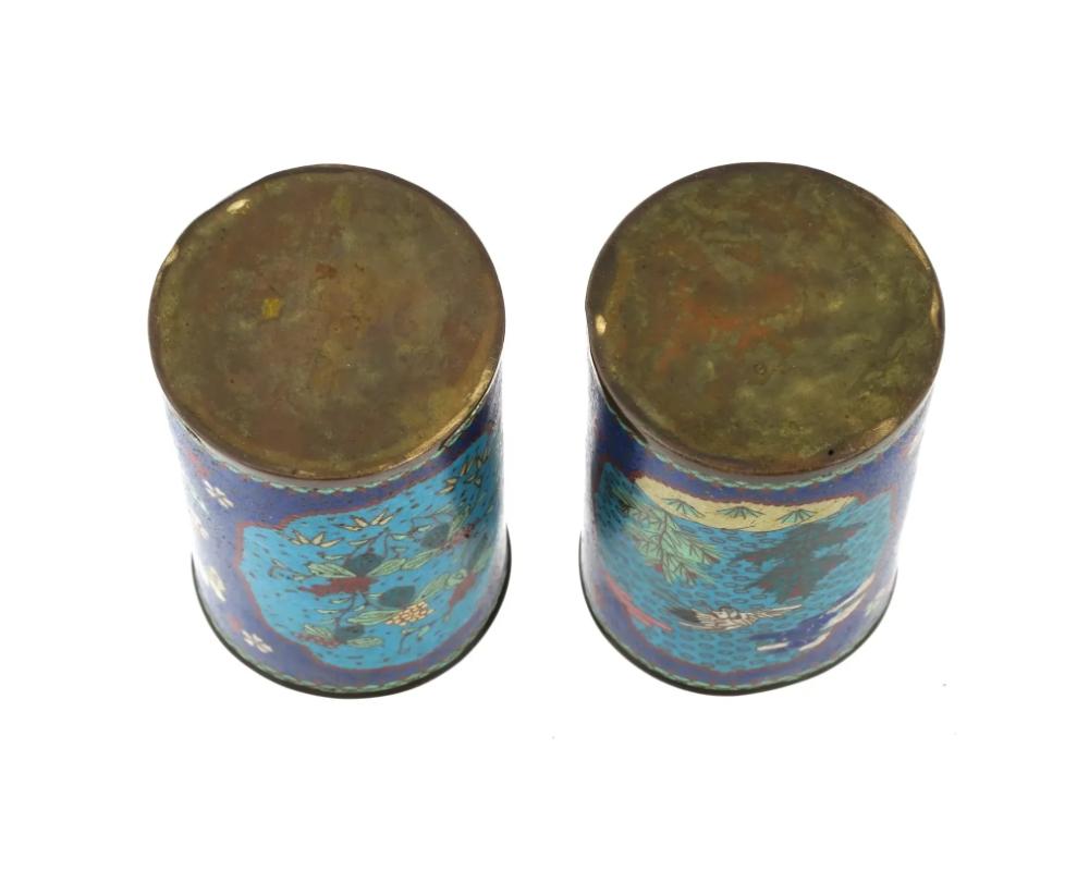 Smalto Coppia di vasi a spazzola in cloisonne giapponesi dei primi anni Meiji in vendita