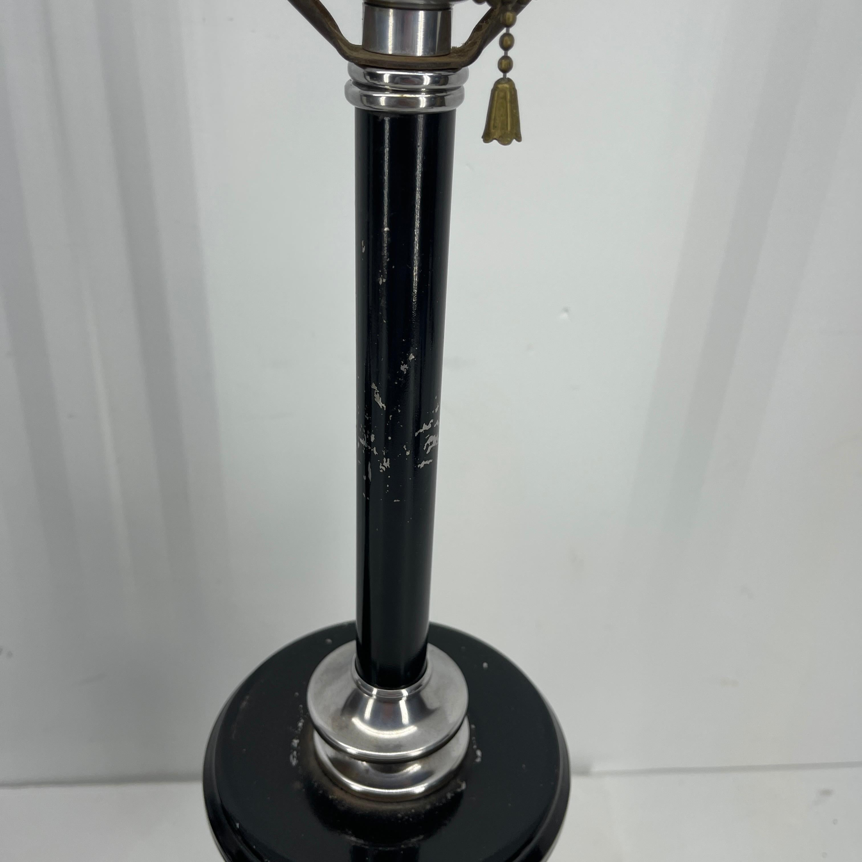 Coppia di lampade cromate in toleware nero della prima metà del secolo scorso in vendita 7