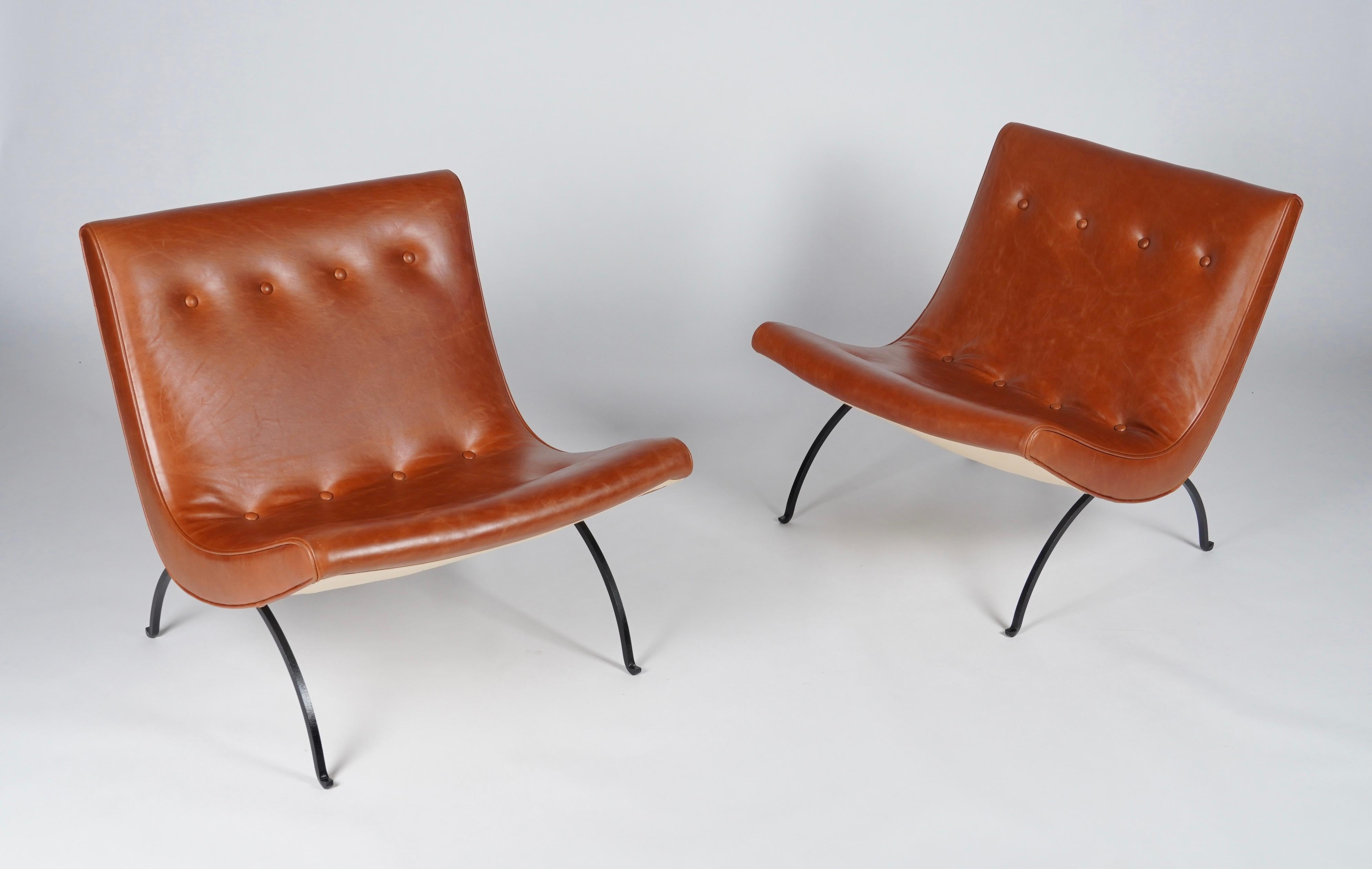 Mid-20th Century Pair of Early  Milo Baughman Scoop Lounge Chairs in Leather