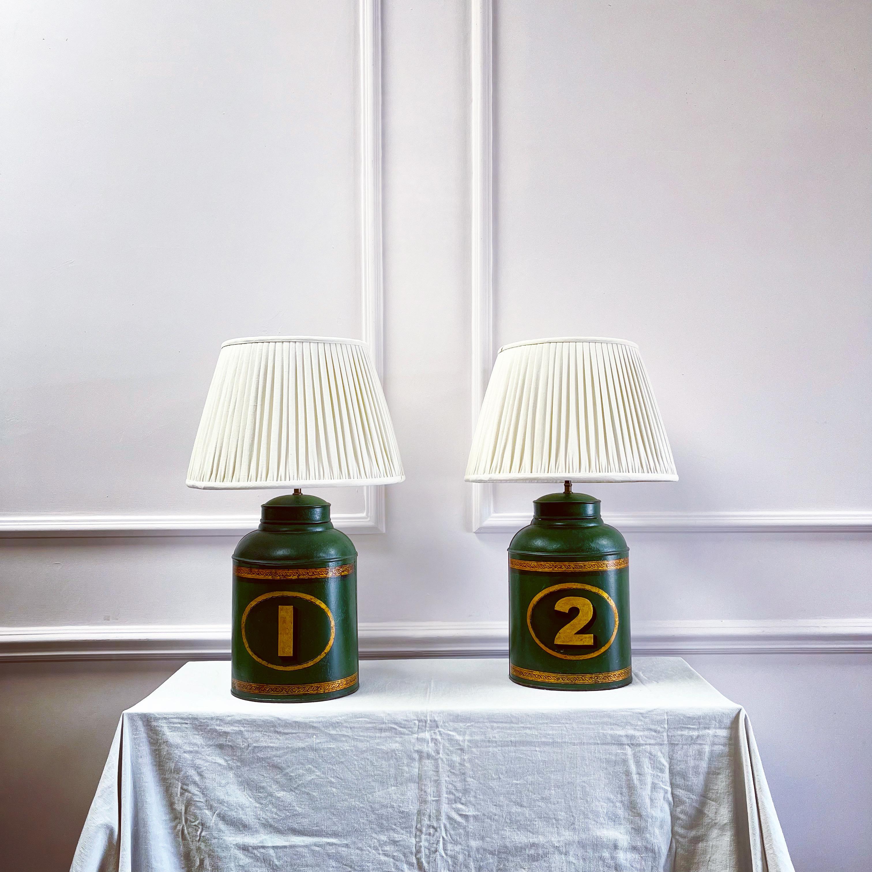 Peint à la main Paire de lampes à thé en étain du début du XIXe siècle en vente