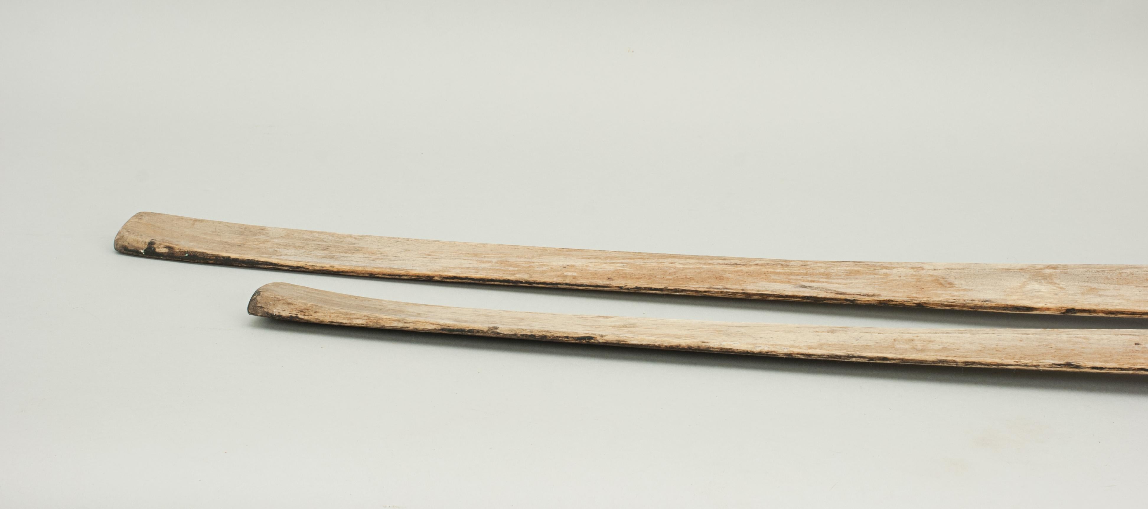 Pair of Early Nordic Cross Country Skis, Museum Piece In Good Condition For Sale In Oxfordshire, GB