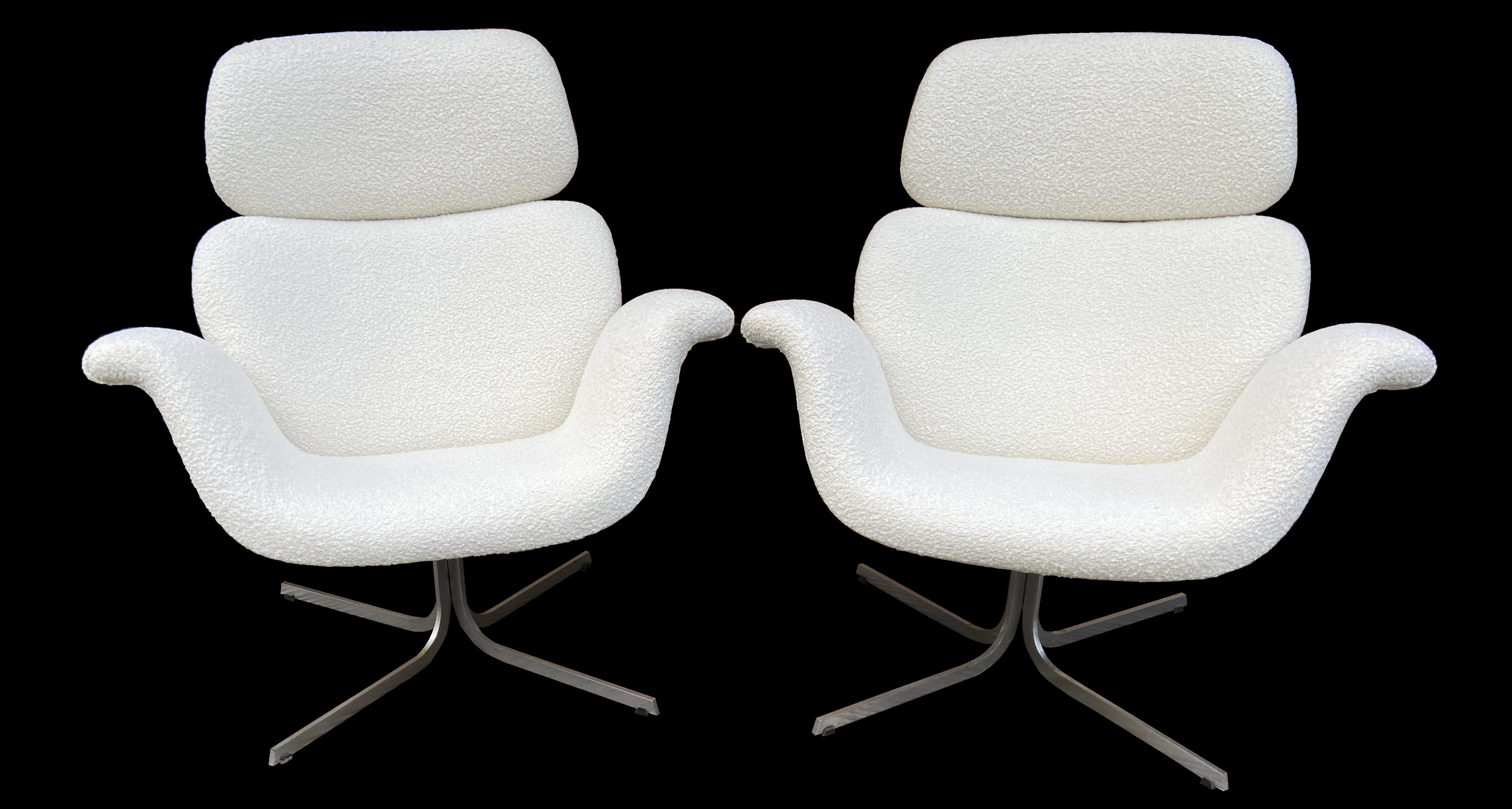 This pair of large Tulip chairs by Perre Paulin are in very nice condition, having been totally reupholstered, with the foam and off white boucle fabric adhering to current fire safety regulations.