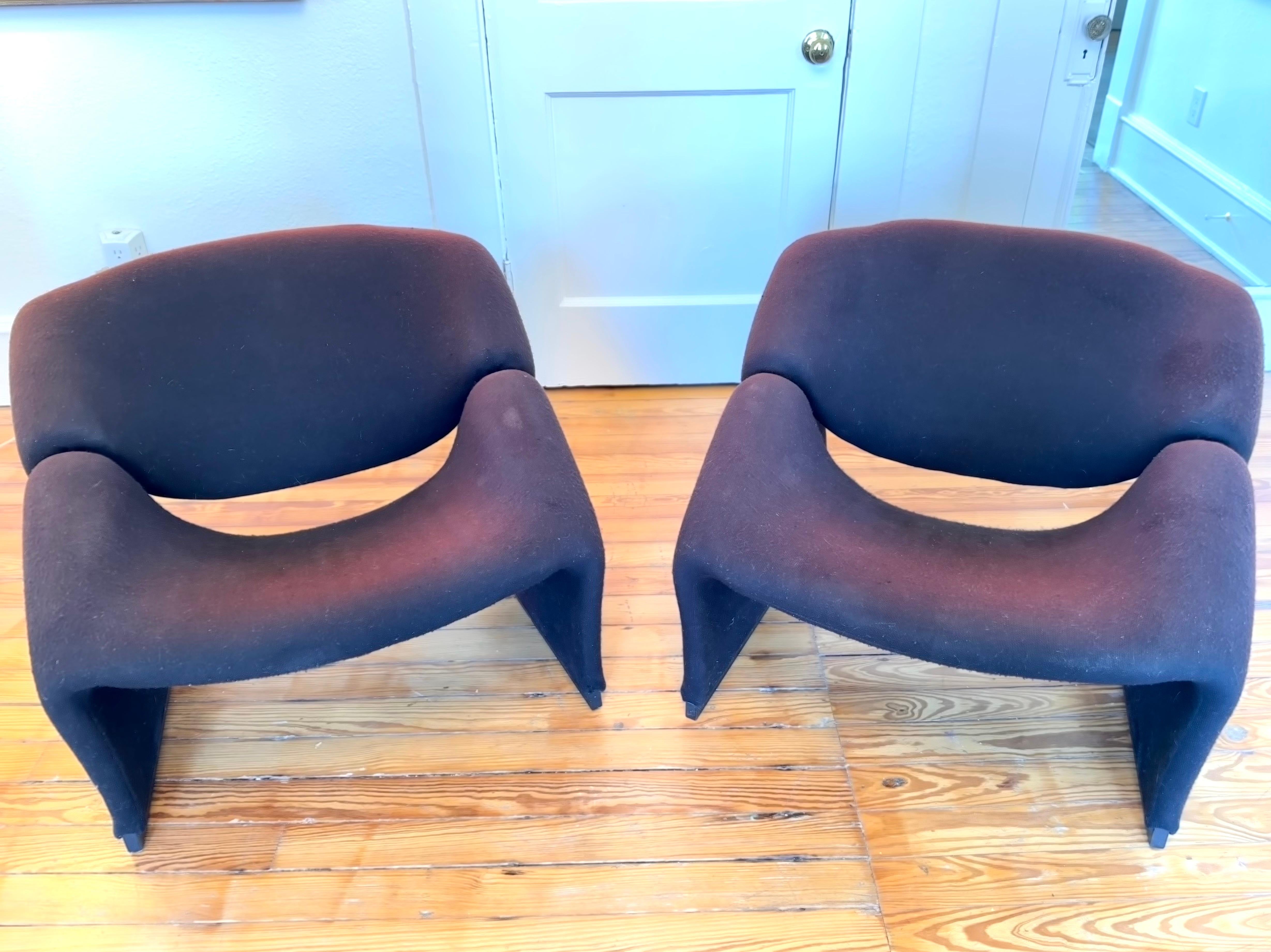 Super iconic and rare early edition F580 groovy chairs by Pierre Paulin.  A beautiful sculptural shape with a timeless classic appeal.  The chair is extremely chic - while also being very comfortable as the design hugs the body.  