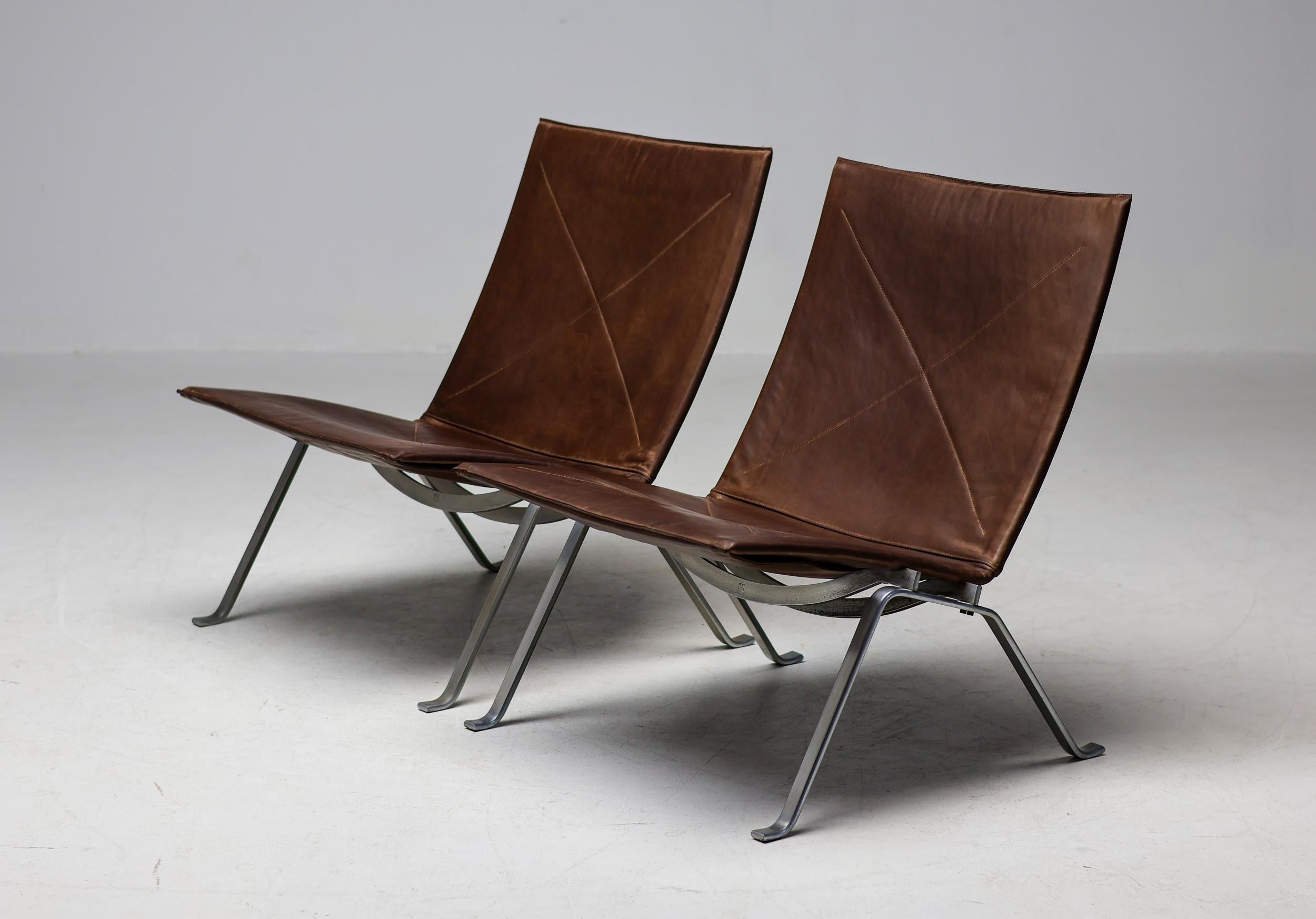 Paire de chaises longues PK22 en cuir de Poul Kjærholm pour EKC, années 1970 4
