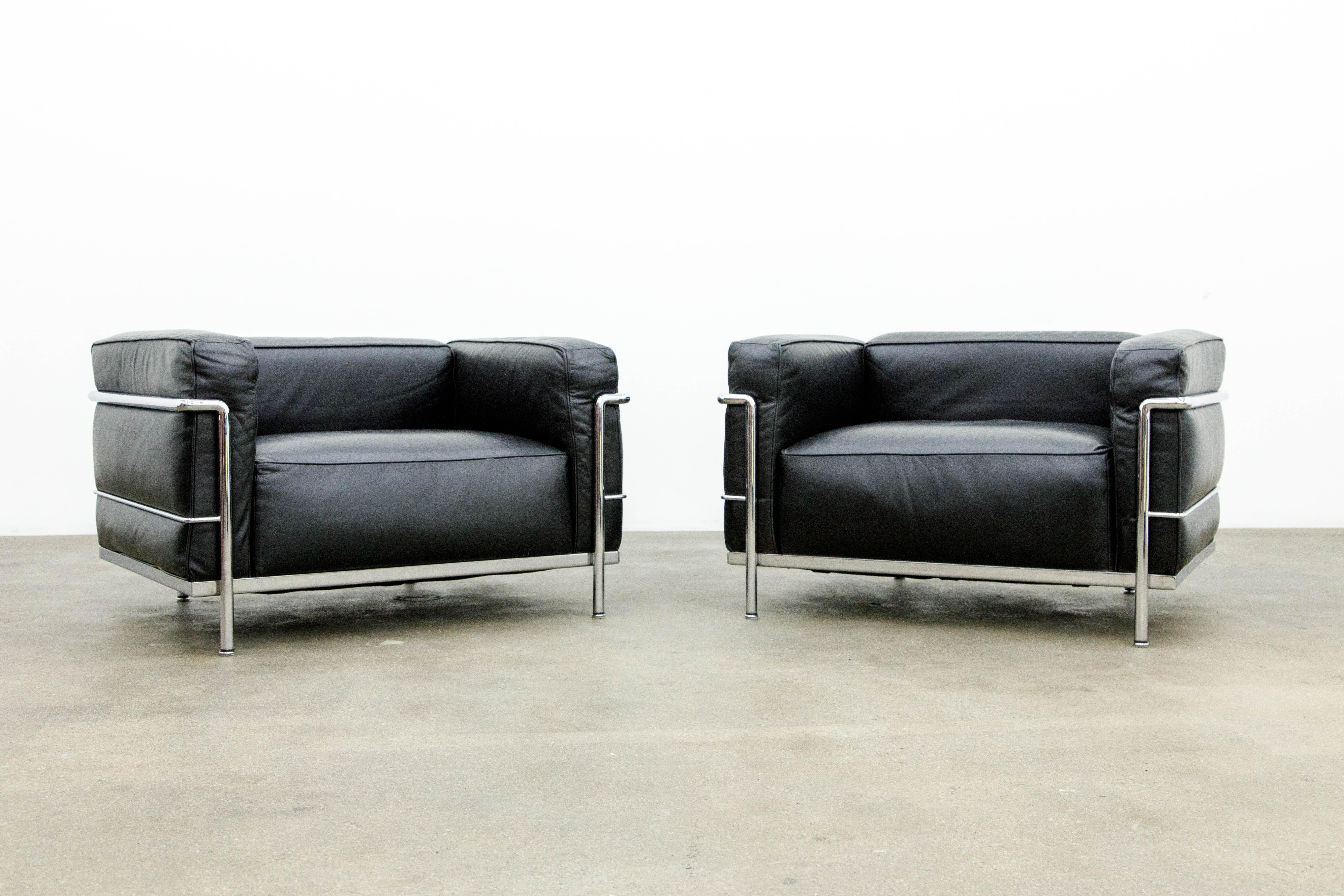 Bauhaus Pair of Early Production 'LC3' Lounge Chairs by Le Corbusier for Cassina, Signed