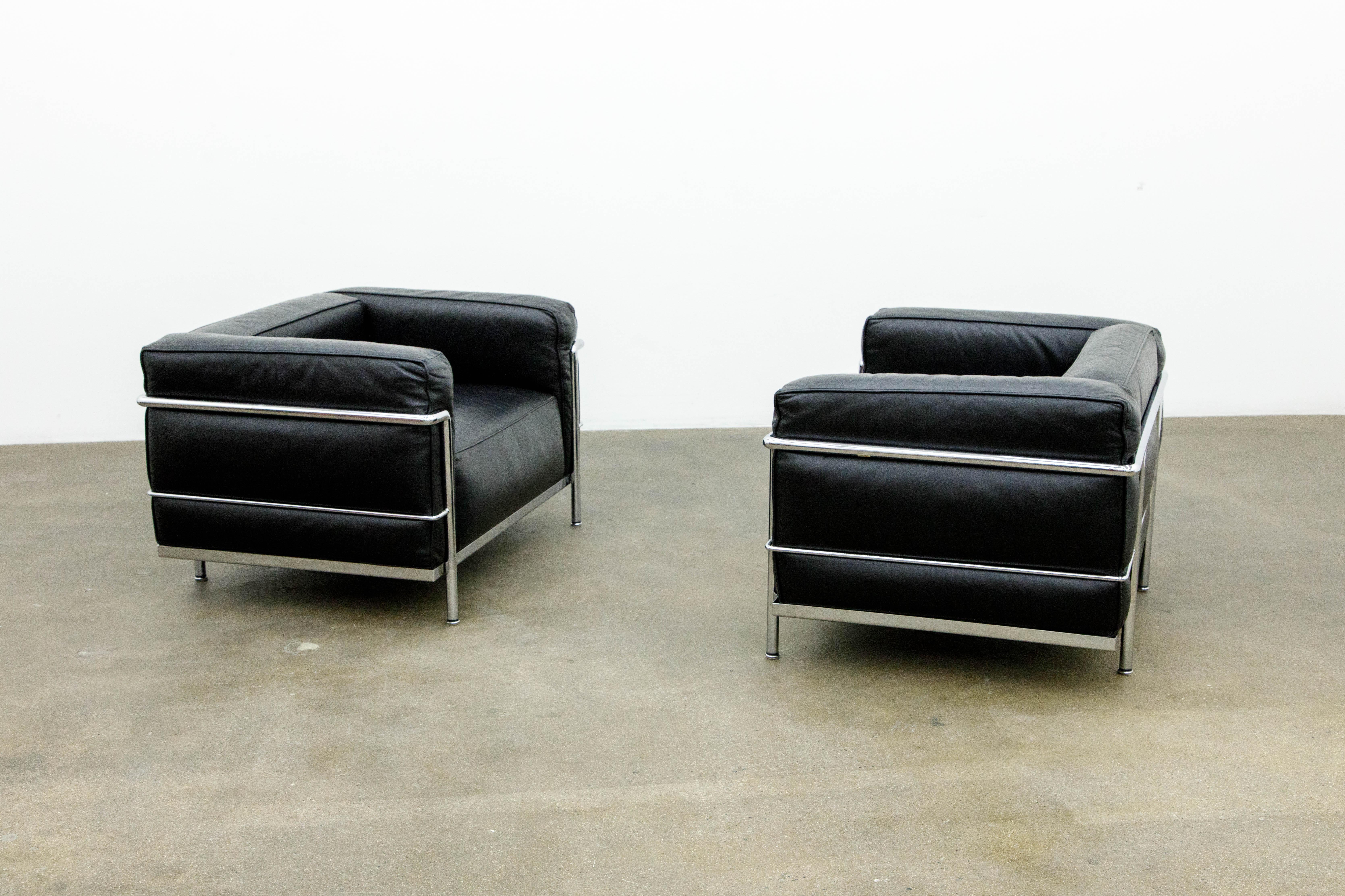 Pair of Early Production 'LC3' Lounge Chairs by Le Corbusier for Cassina, Signed In Good Condition In Los Angeles, CA