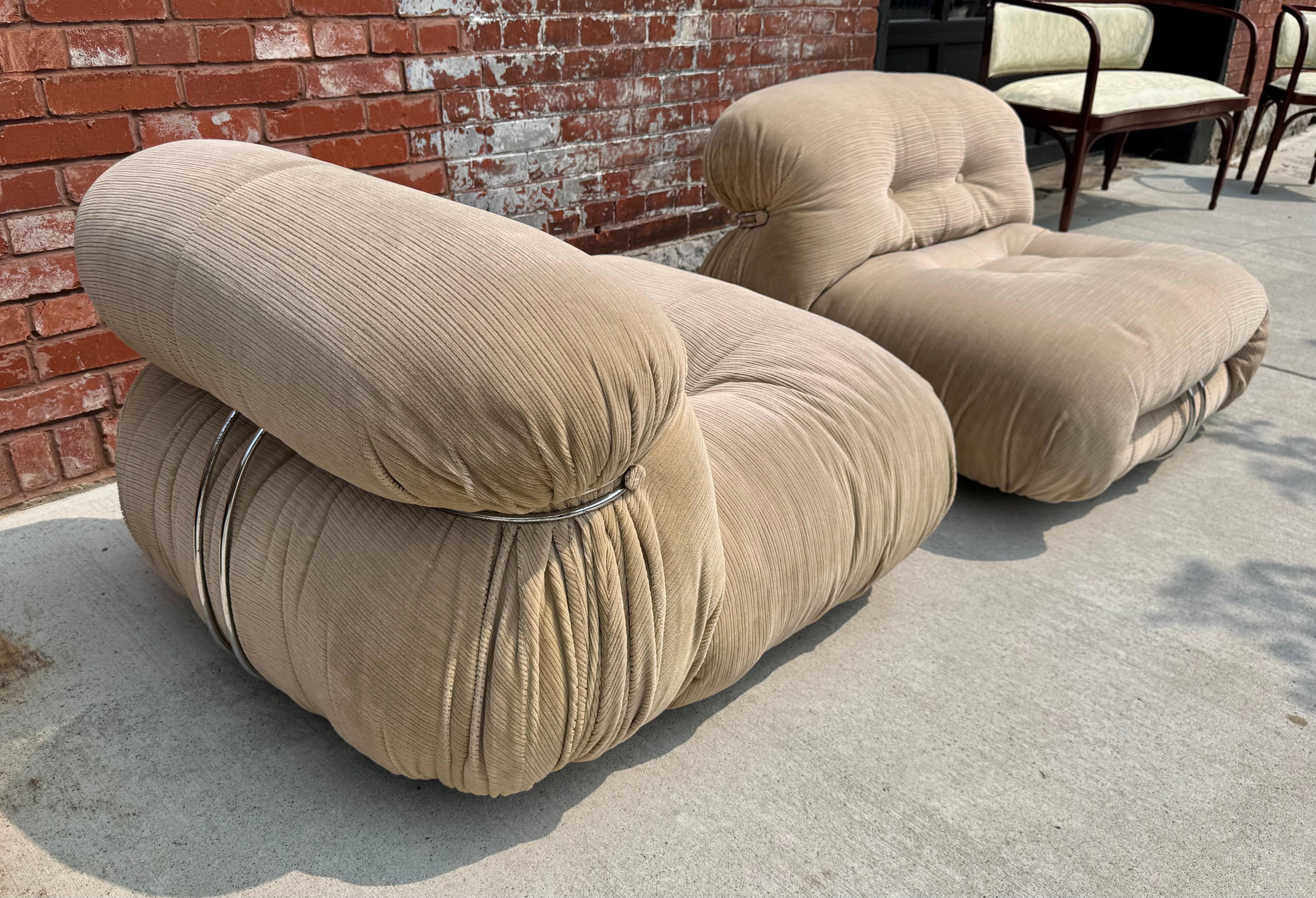 Postmoderne Paire de chaises Soriana de production ancienne Afra & Tobia Scarpa, tapisserie d'origine en vente