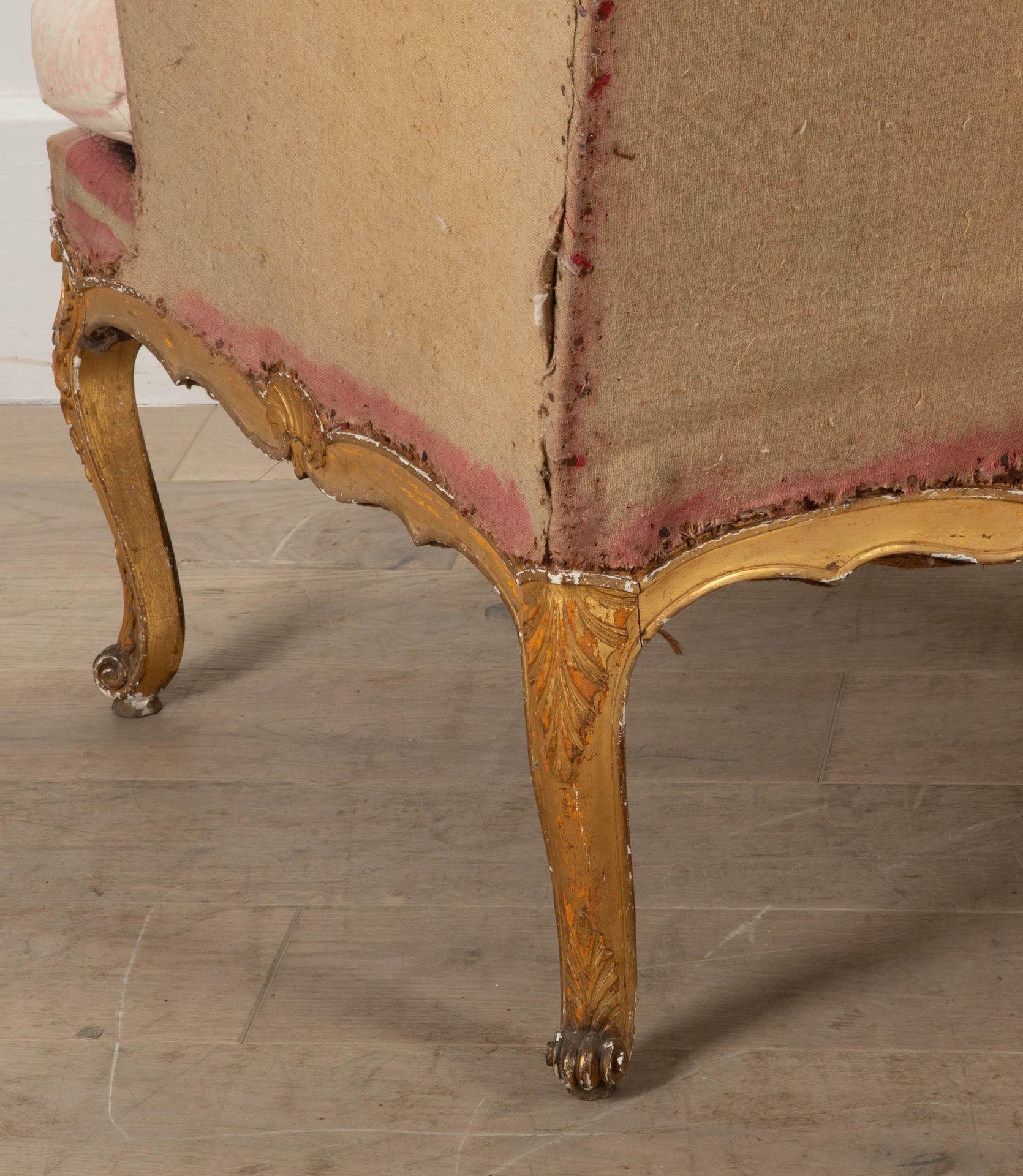Pareja de sillones franceses de principios y mediados del siglo XVIII Francés en venta