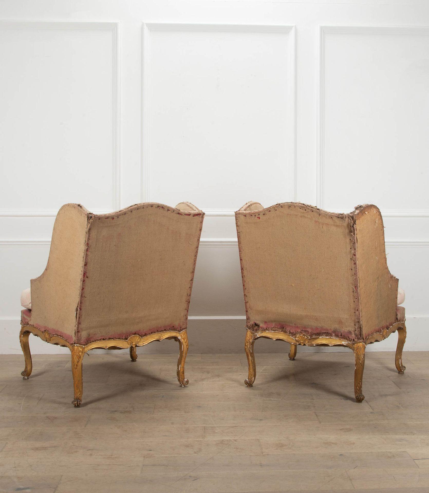 Pareja de sillones franceses de principios y mediados del siglo XVIII en venta 4
