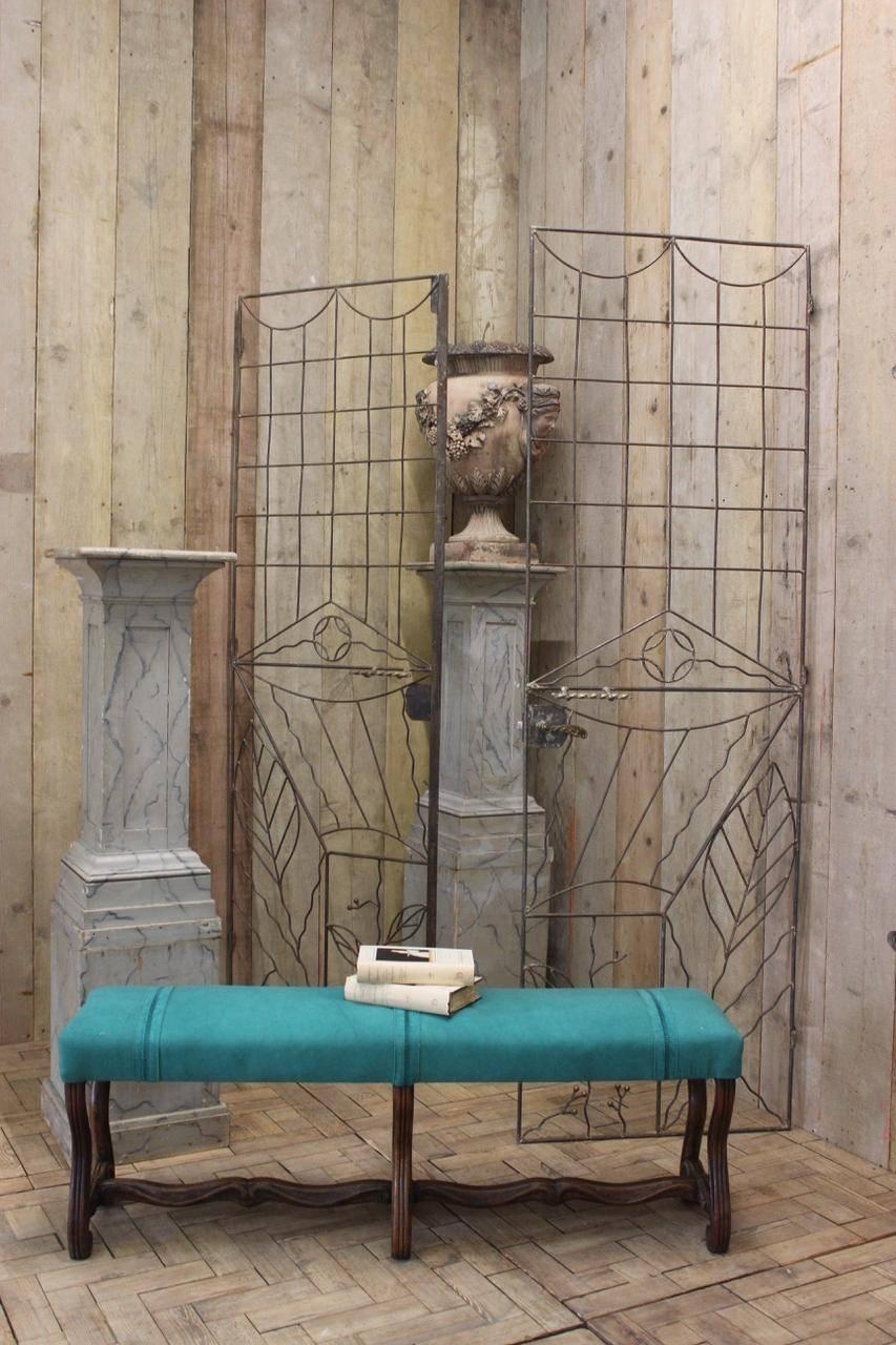 Hand-Painted Pair of Early to Mid-20th Century Faux Marble Plinths For Sale