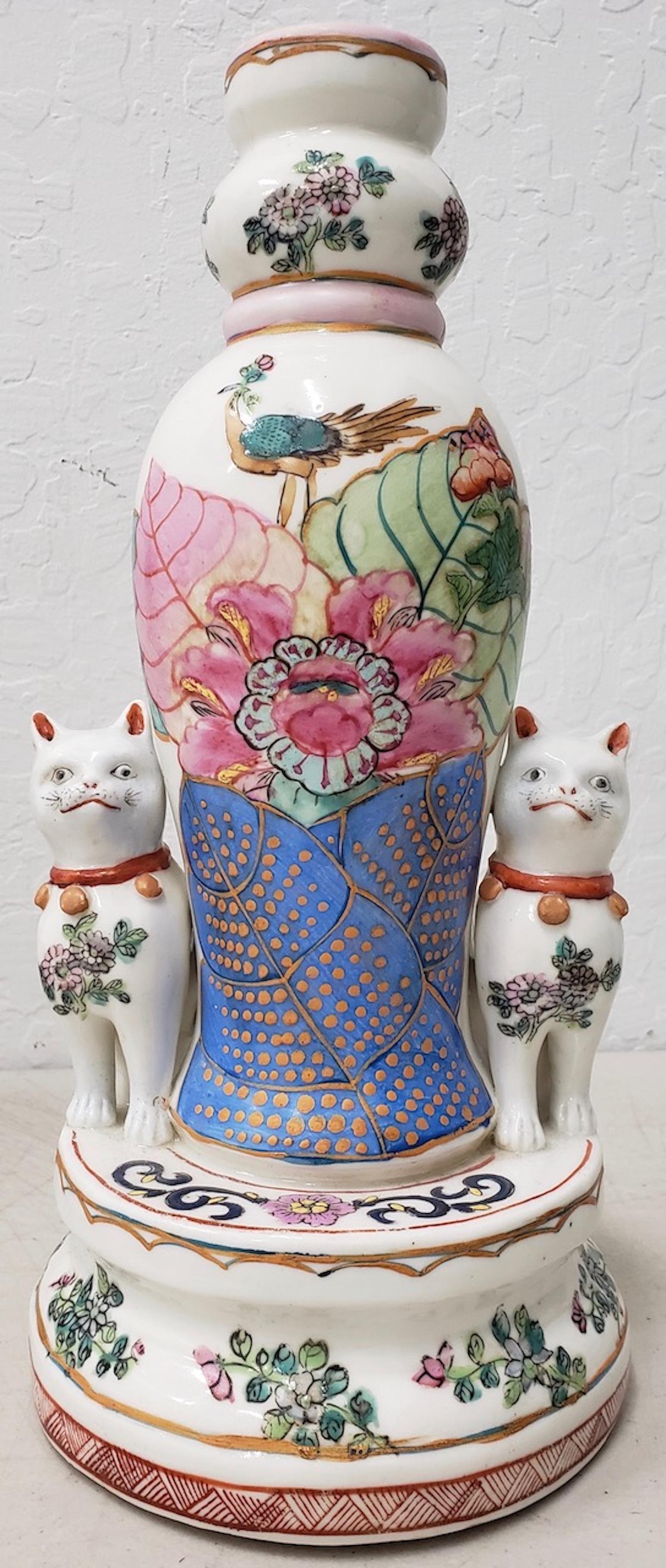 Chinese Chippendale Pair of Early to Mid-20th Century Chinese Porcelain Figurines with Cats
