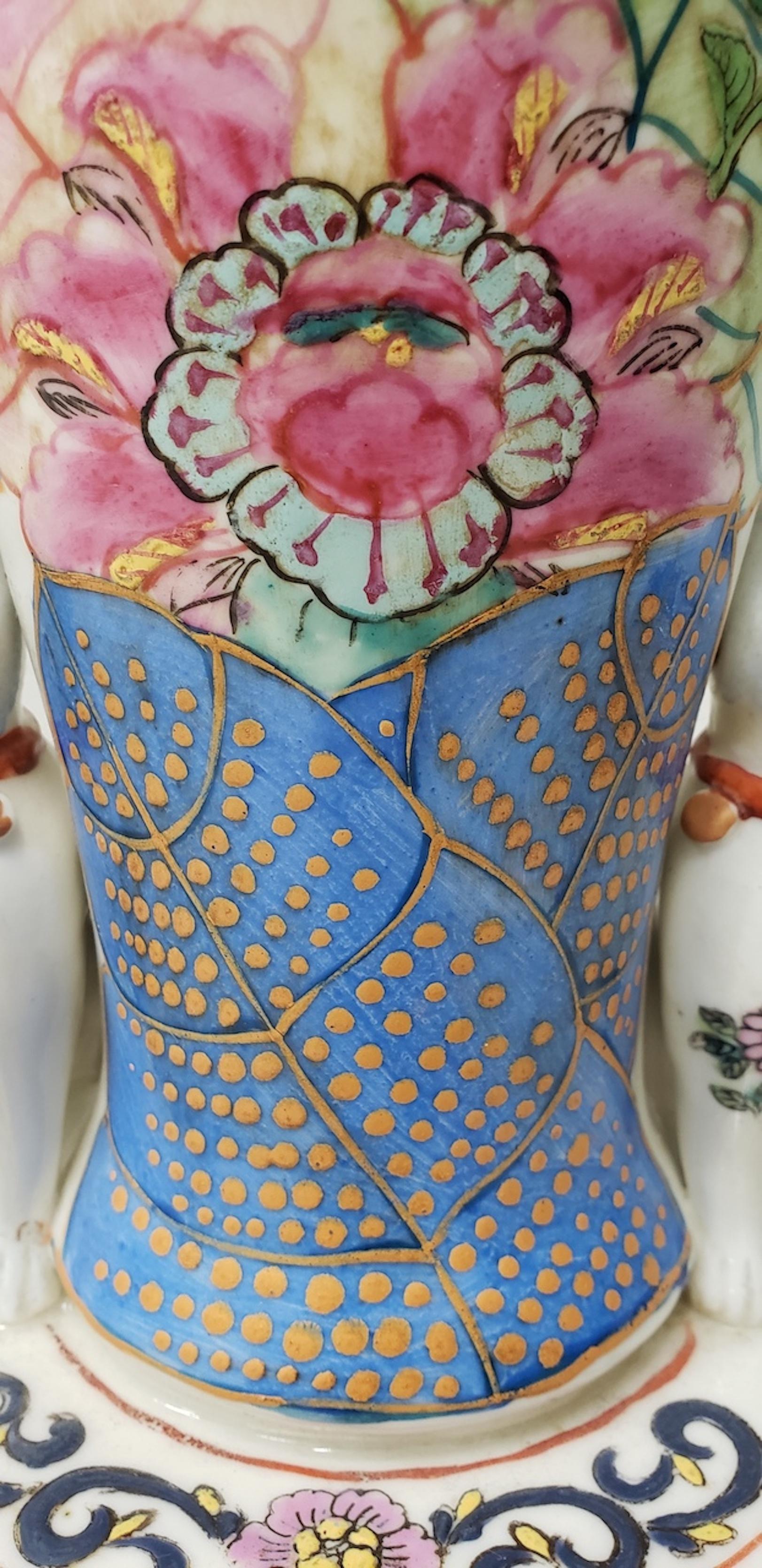 Hand-Crafted Pair of Early to Mid-20th Century Chinese Porcelain Figurines with Cats