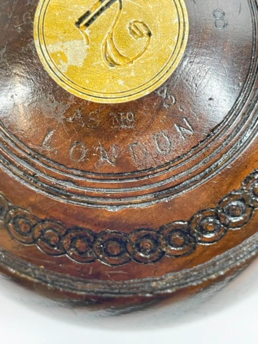 Paire de coupes à gazon en Lignum Vitae du début du Twentieth sur des stands en forme de serre-livres personnalisés en vente 1