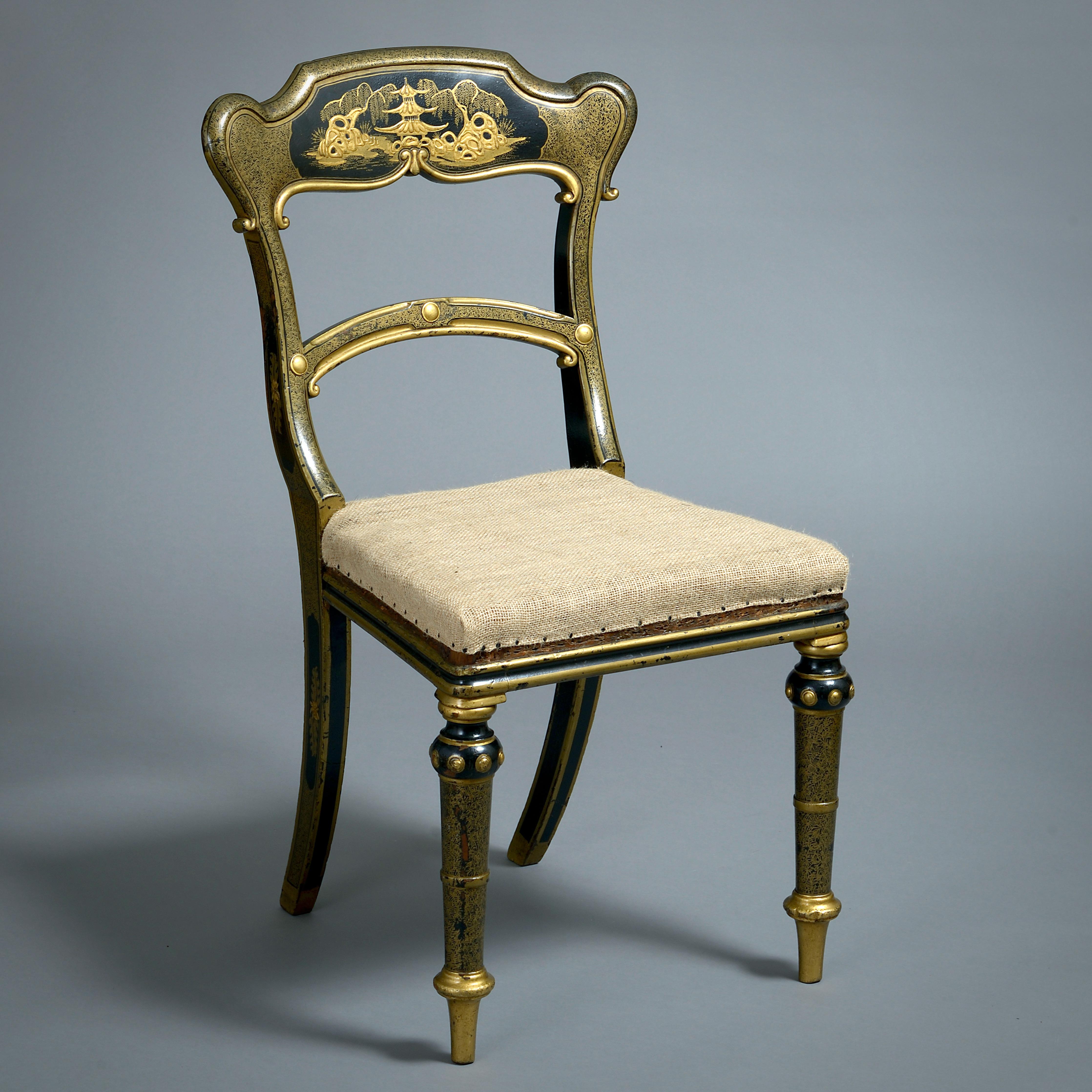 Pair of Early Victorian Black-And-Gold Japanned Side Chairs In Good Condition For Sale In London, GB