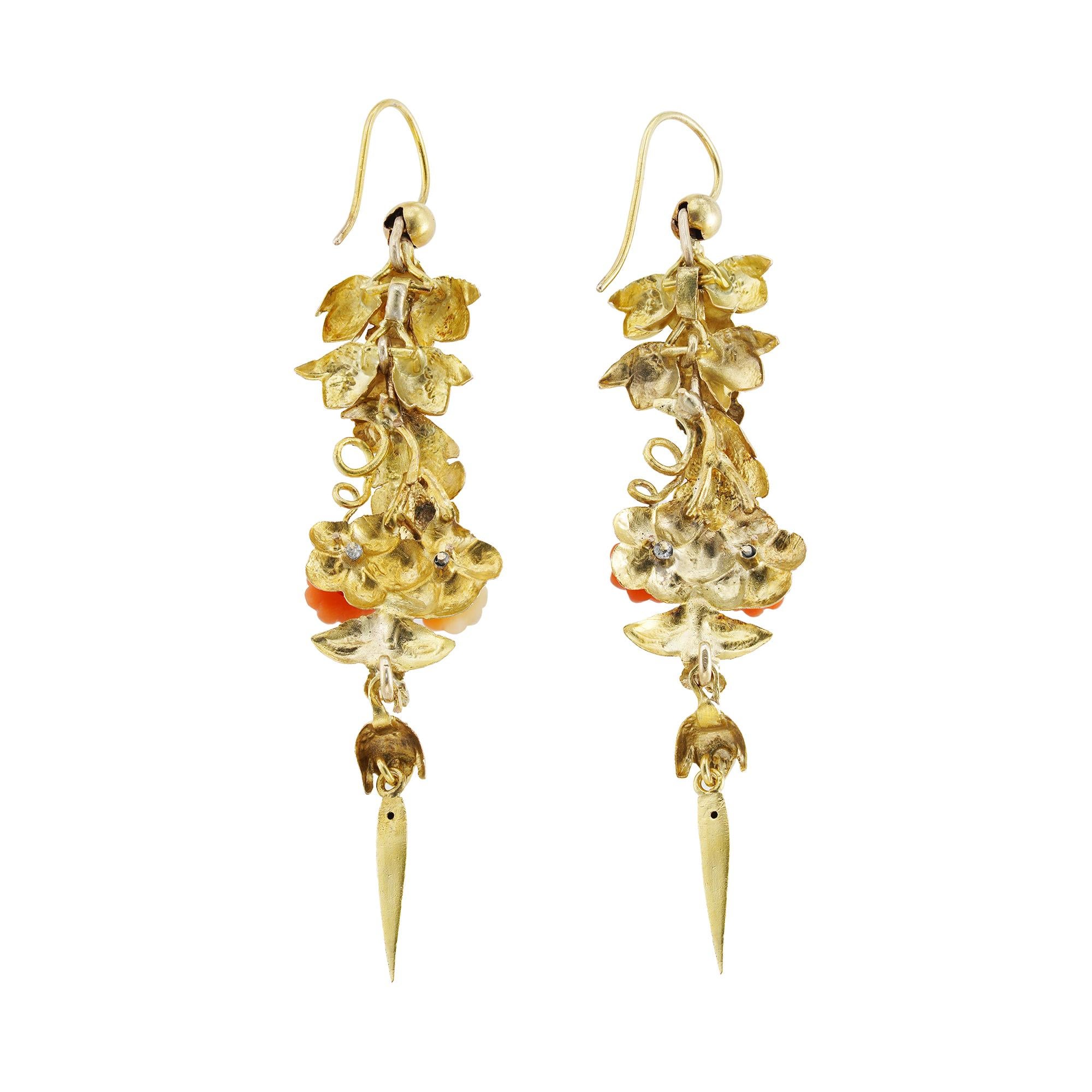Pair of Early Victorian Gold and Coral Leaf Drop Earrings In Good Condition In London, GB