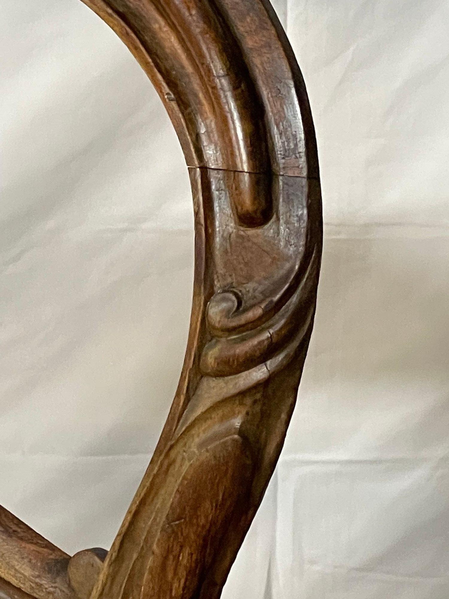 Bois Paire de chaises d'appoint américaines de style John Henry Belter du début de l'ère victorienne en vente