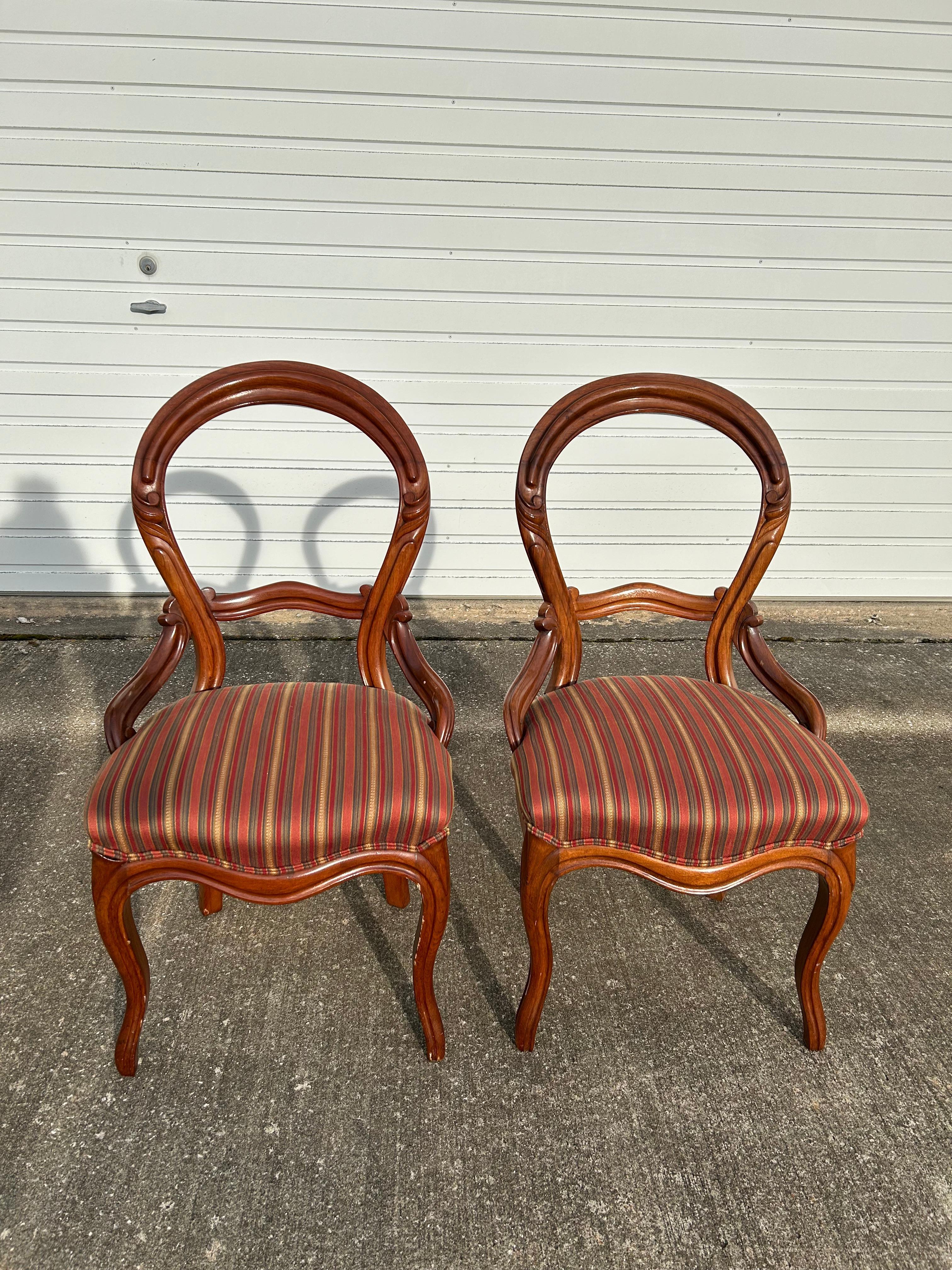19th Century Pair of Early Victorian John Henry Belter Style Side Chairs For Sale