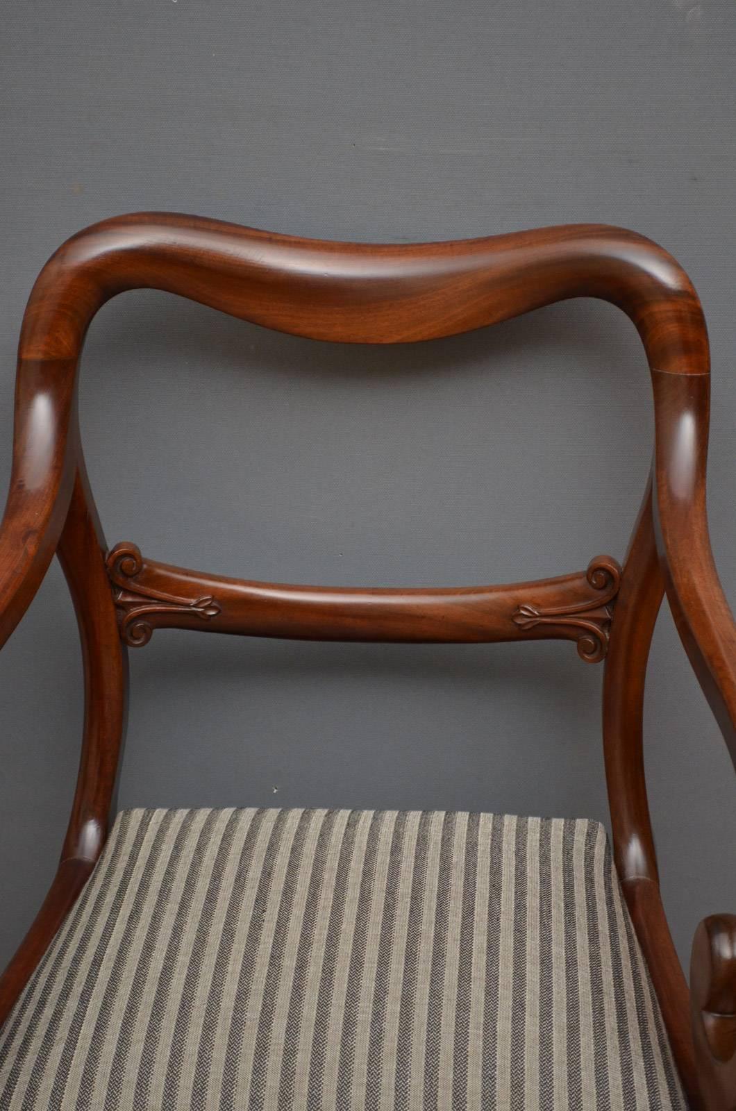 Pair of Early Victorian Mahogany Balloonback Carver Chairs In Excellent Condition In Whaley Bridge, GB