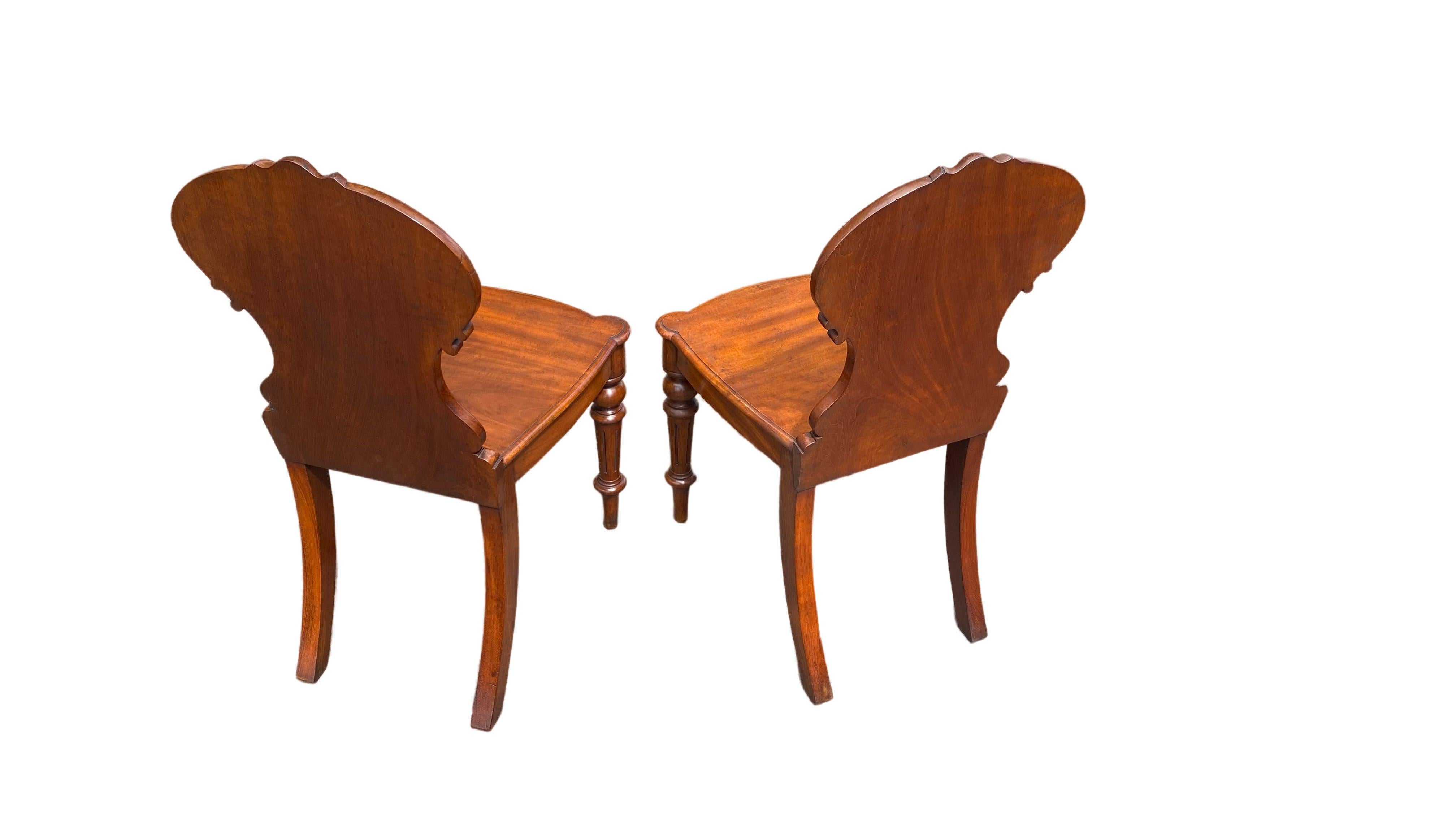 19th Century Pair of Early Victorian Mahogany Hall Chairs For Sale
