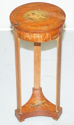 Pareja de mesas auxiliares victorianas de principios del Sheraton Revival con almacenaje interior