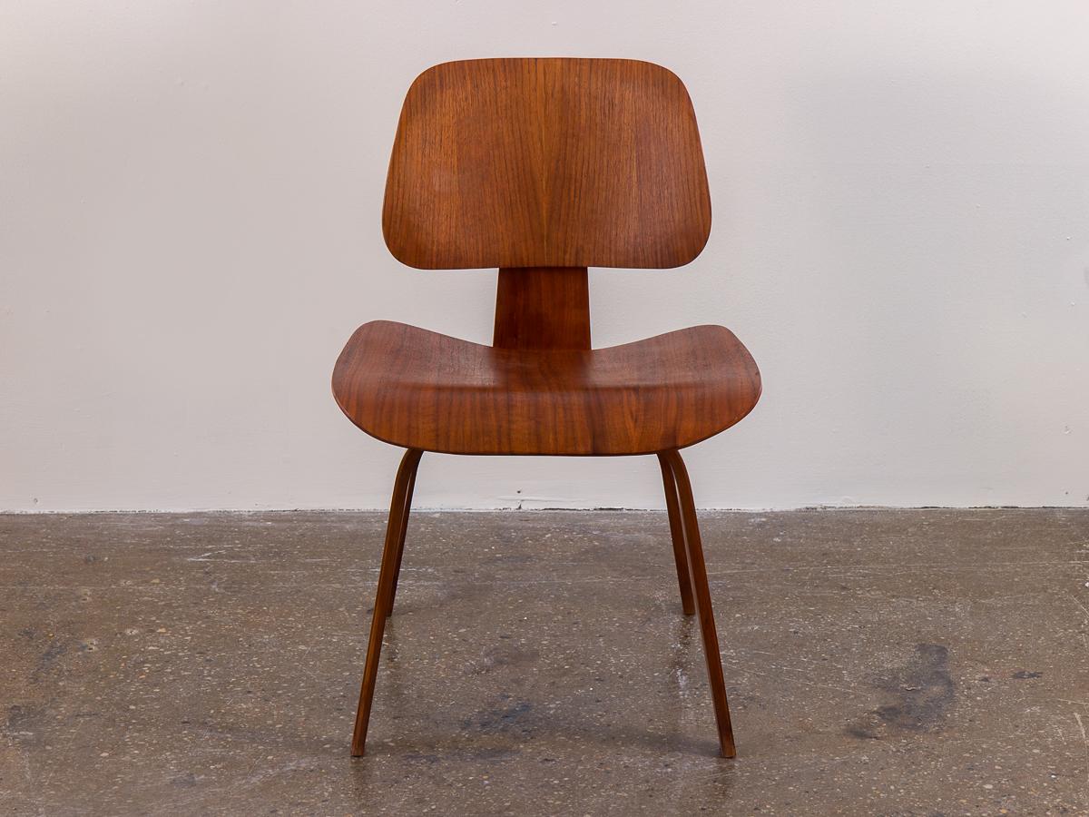 Gorgeous pair of early Eames DCW dining chairs in walnut. An ergonomic dining chair that is attractive as is comfortable to lounge in, like its brother the LCW. These iconic dining chairs have been carefully restored with their tasteful patina