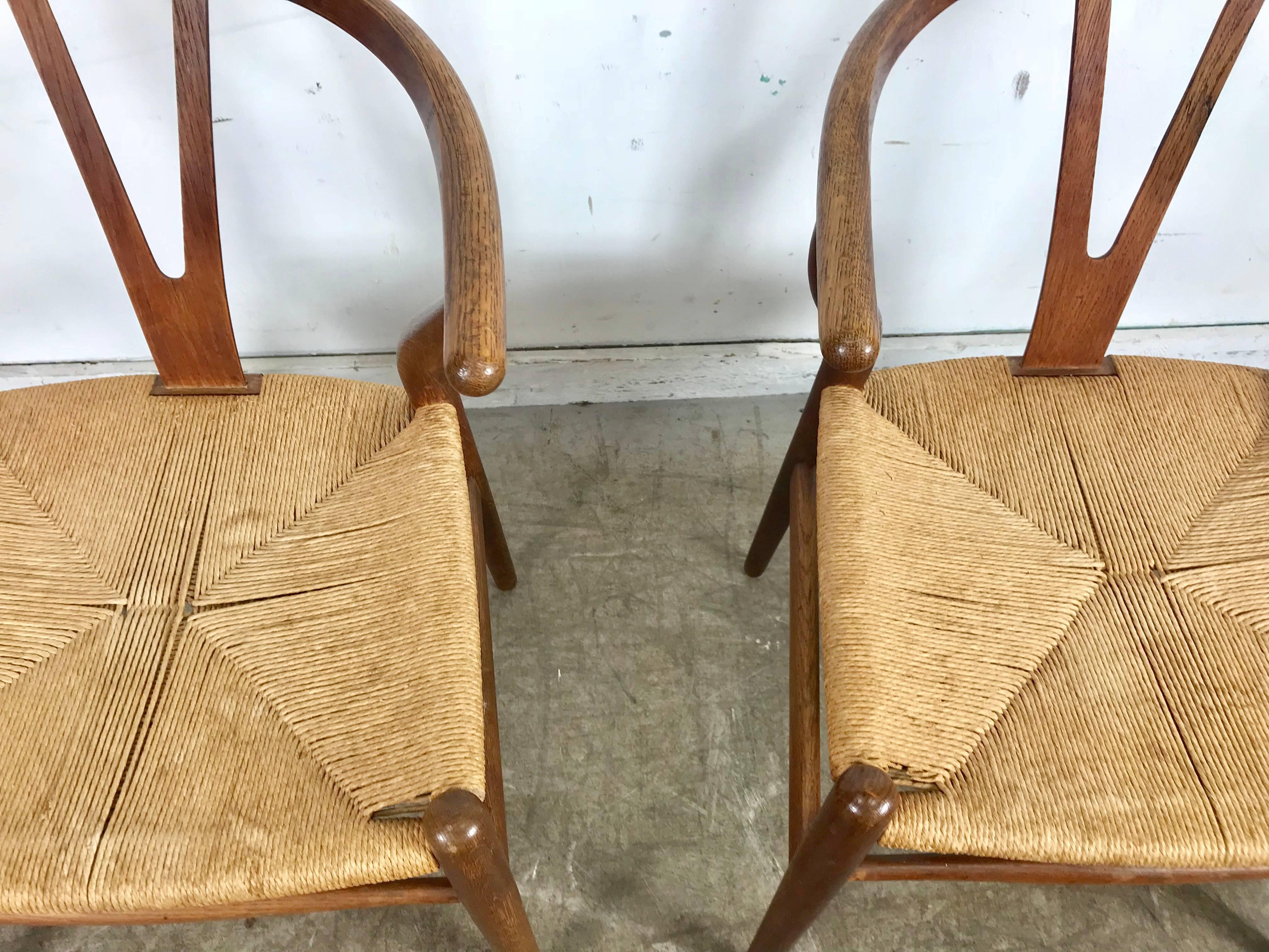 Scandinavian Modern Pair of Early Wishbone Chairs in Oak Designed by Hans Wegner