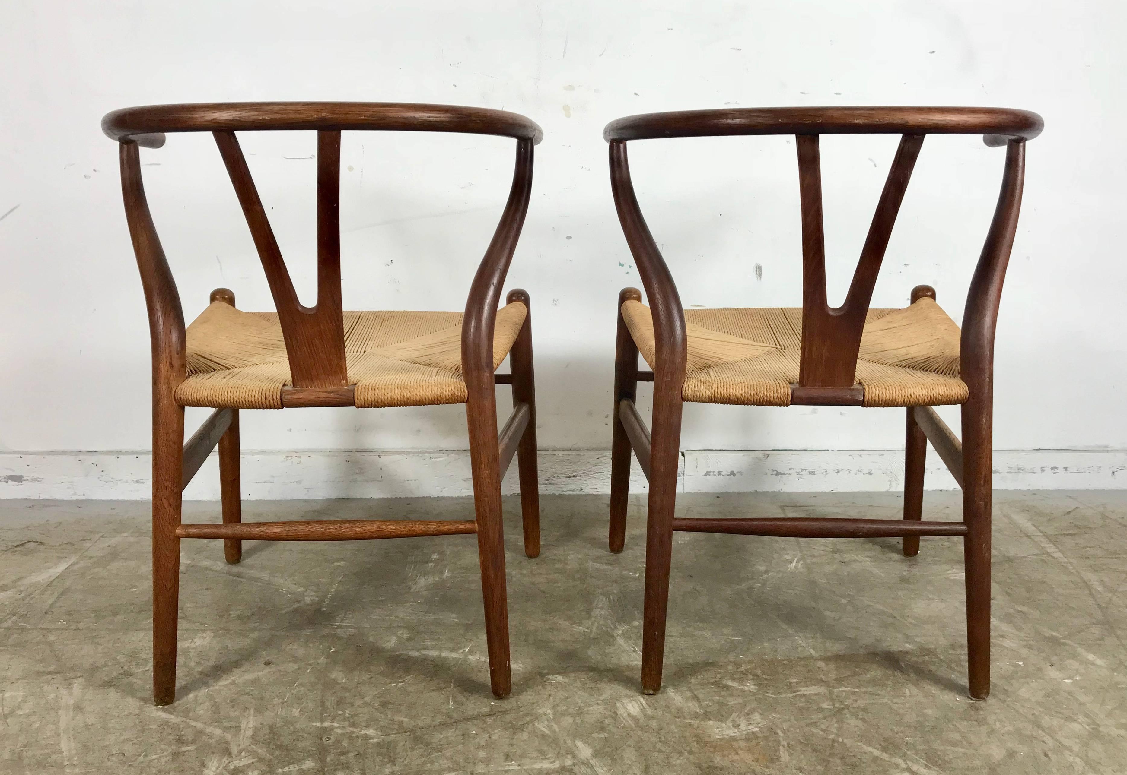 Pair of Early Wishbone Chairs in Oak Designed by Hans Wegner In Good Condition In Buffalo, NY