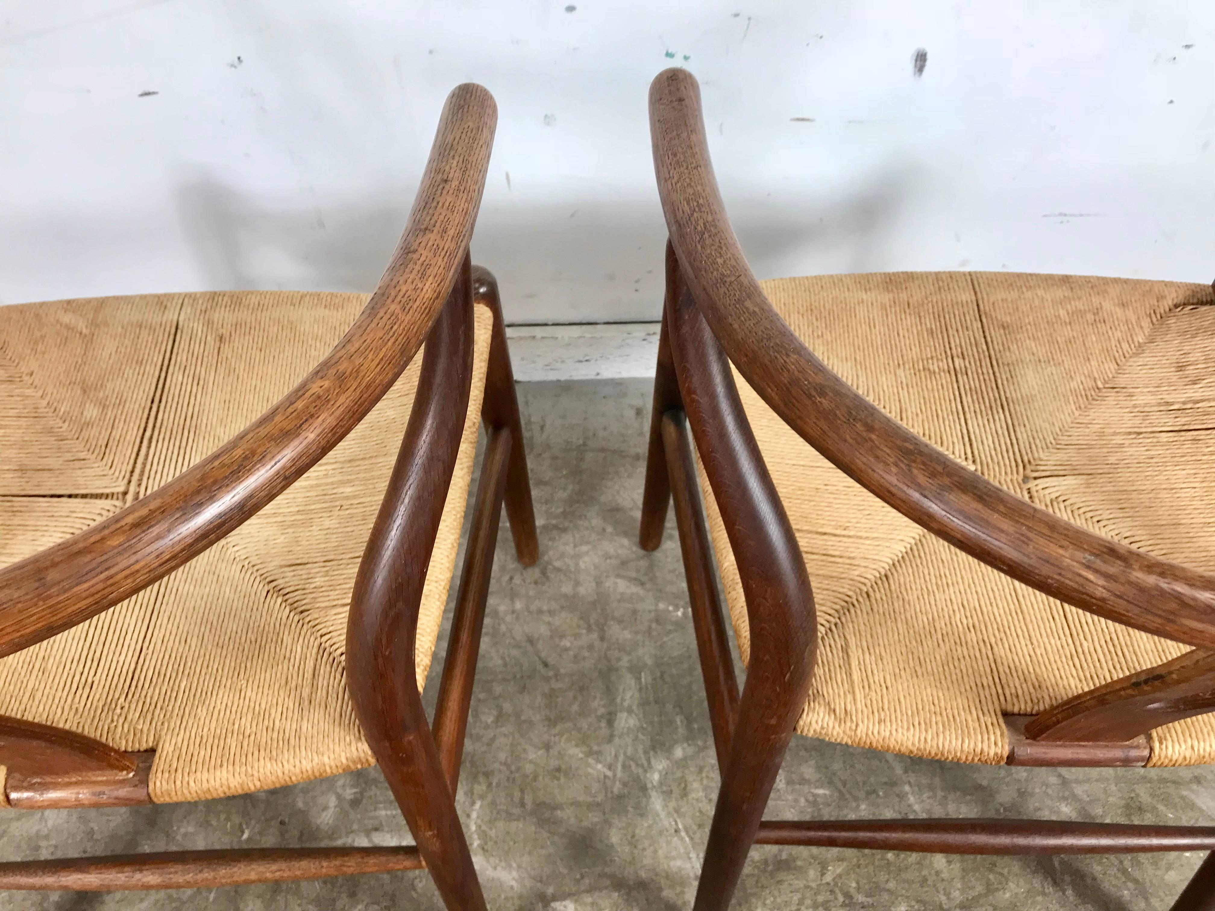 20th Century Pair of Early Wishbone Chairs in Oak Designed by Hans Wegner