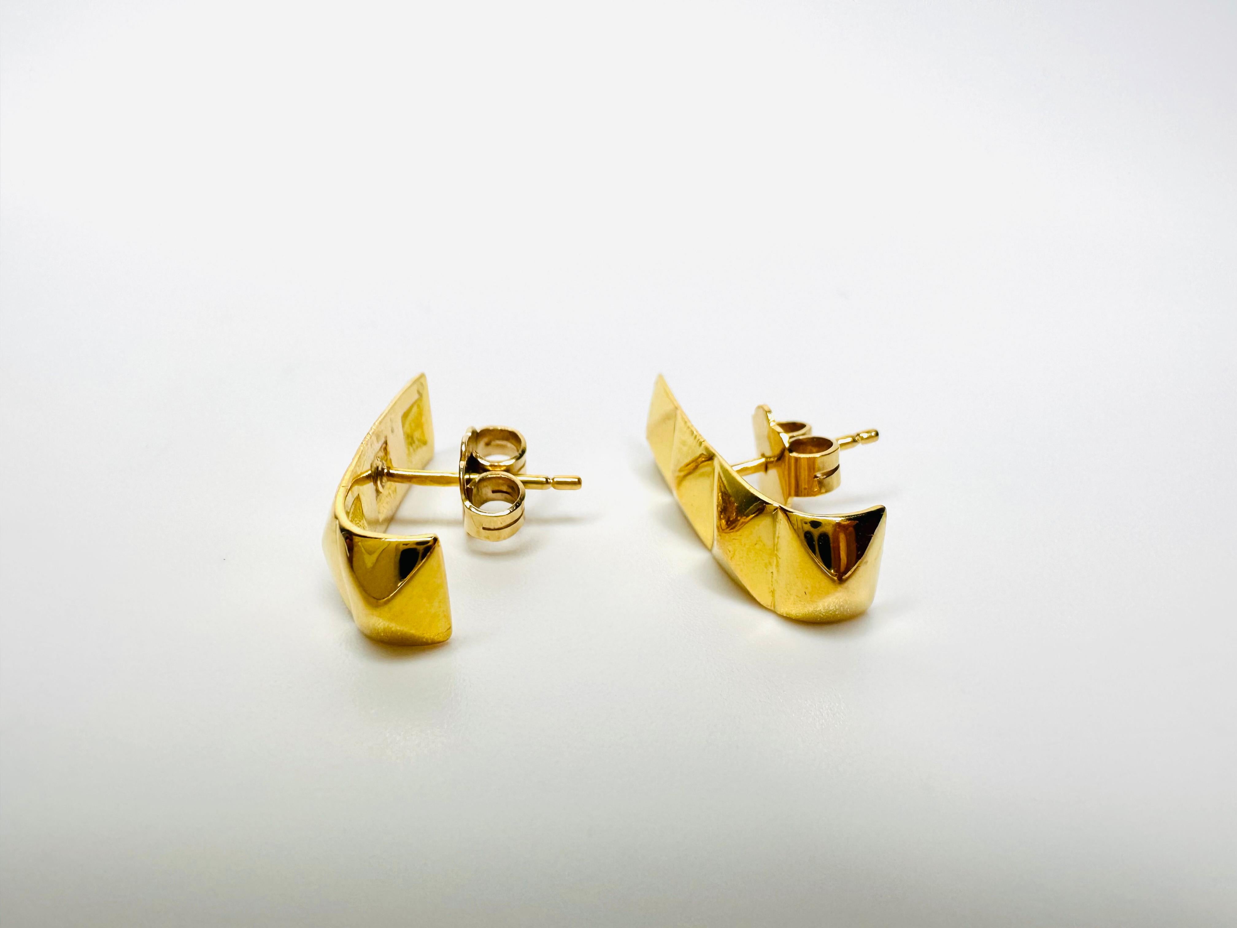Women's or Men's Pair of Earrings Gold 19.2 Karat  For Sale