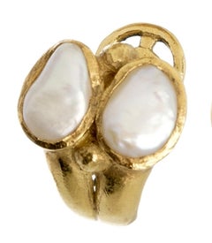 Paire de boucles d'oreilles en or 19,2 carats ornées de perles.