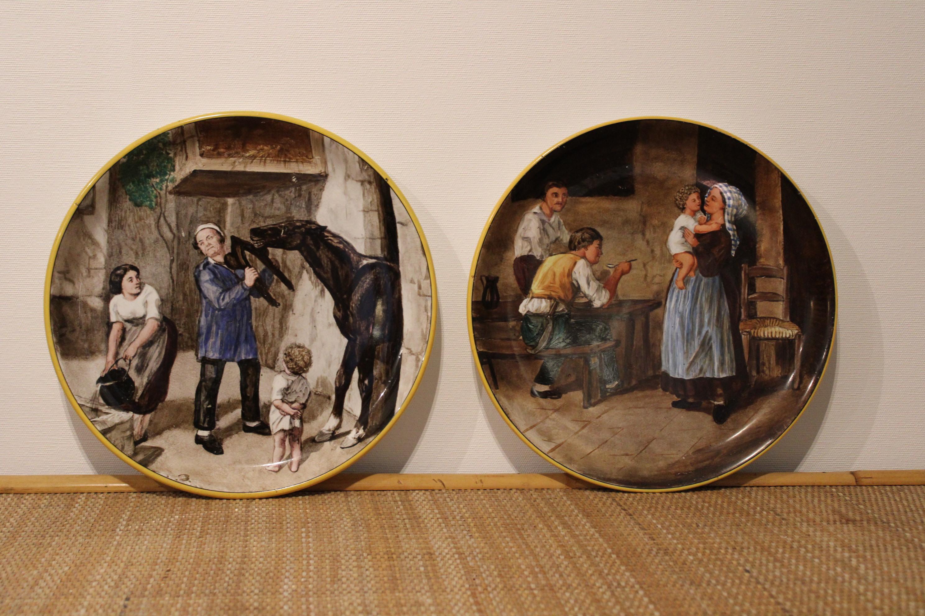 Pair of ceramic plates
Earthenware from Creil-Montereau, in France
Mark 