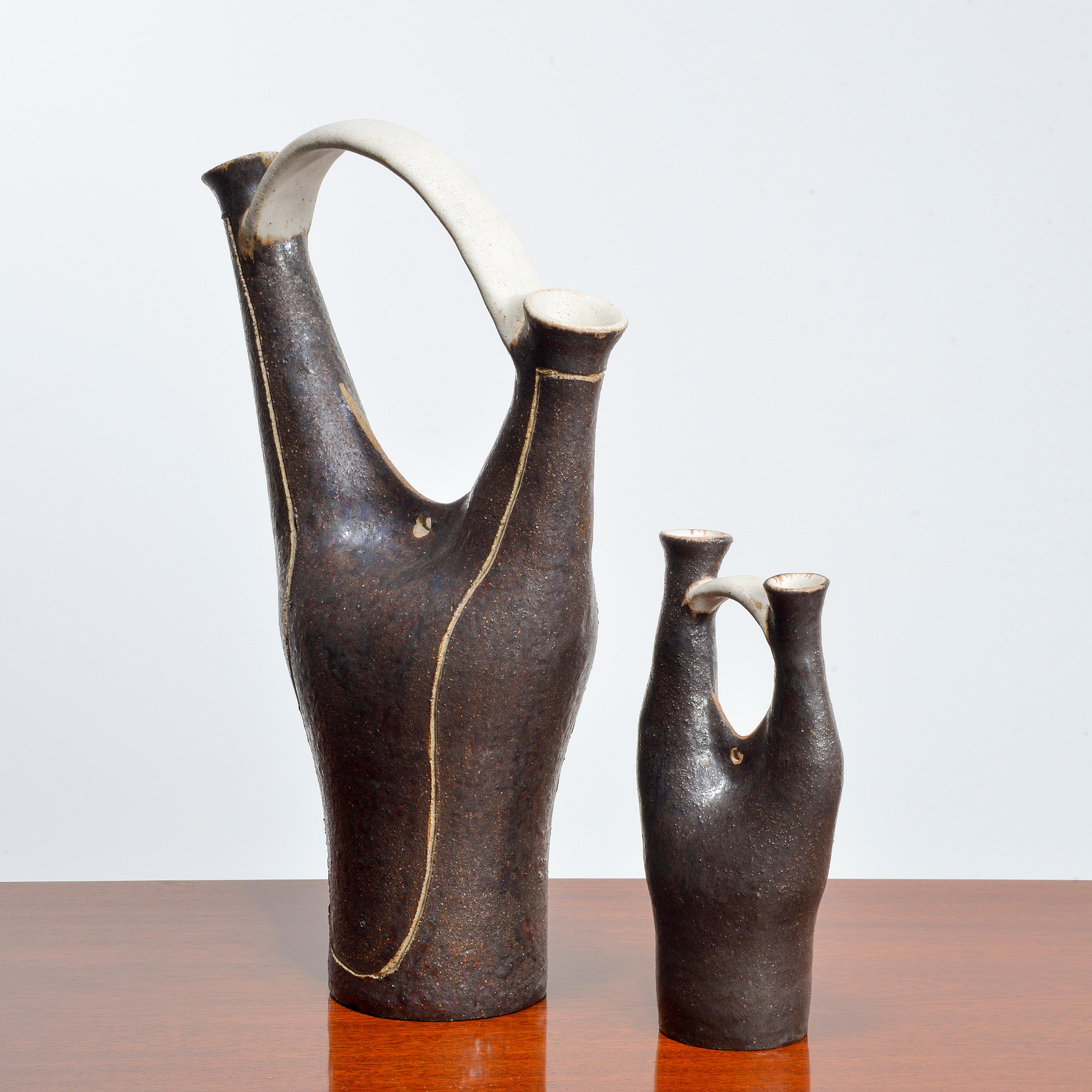 Paire de vases en grès signés de la poterie Bruno Gamone. Signé en dessous 