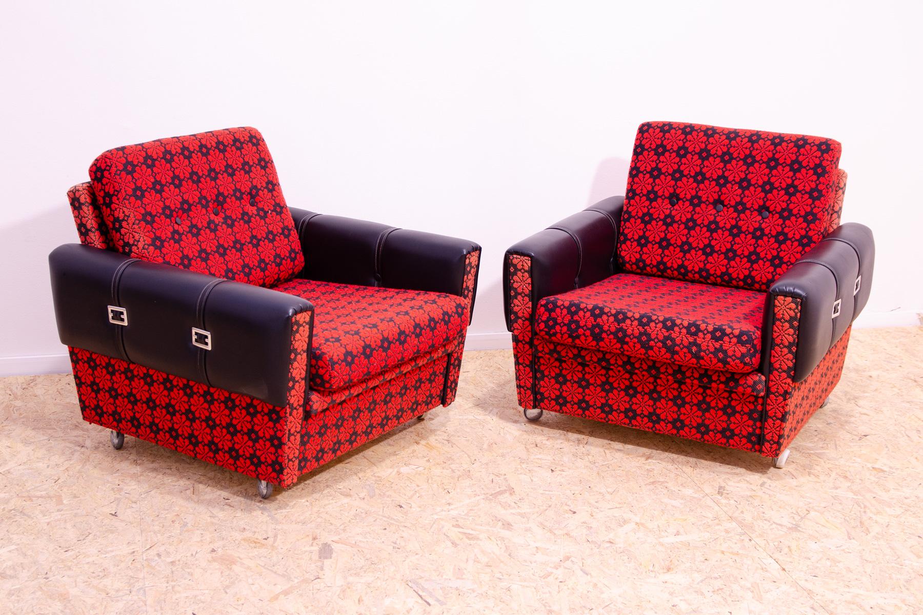 These armchairs were made in the former Czechoslovakia in the 1970s.
The furniture is upholstered in leatherette and fabric.

They are in good vintage condition with no damage, showing slight signs of age and use.
Price is for the pair.

