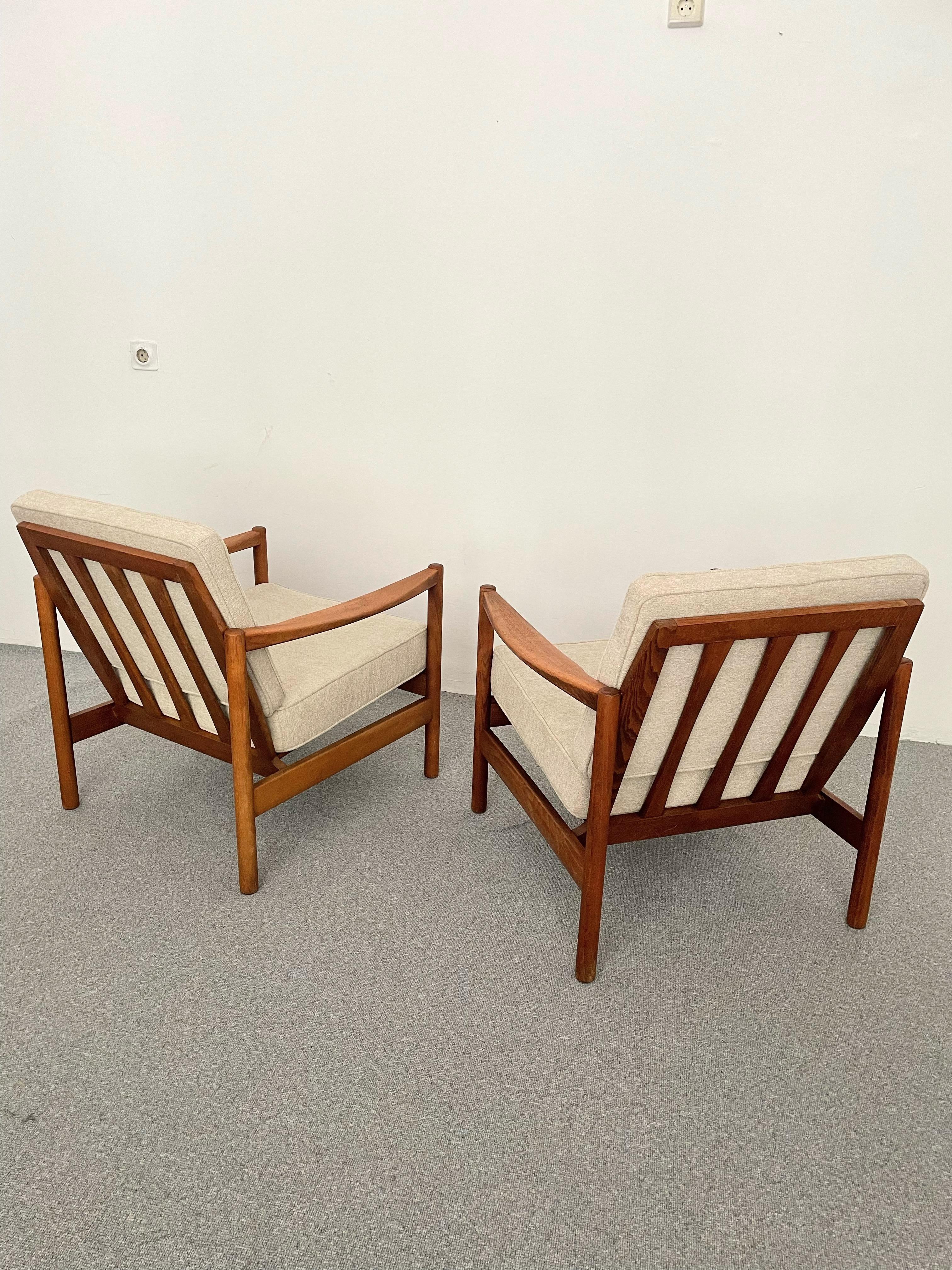 Pair of mid century easy armchairs by Wilhelm Knoll ,it was made in West Germany circa 1960.
New upholstery including completely replaced filling.
The wooden parts of the armchairs are in refinished good condition.
 