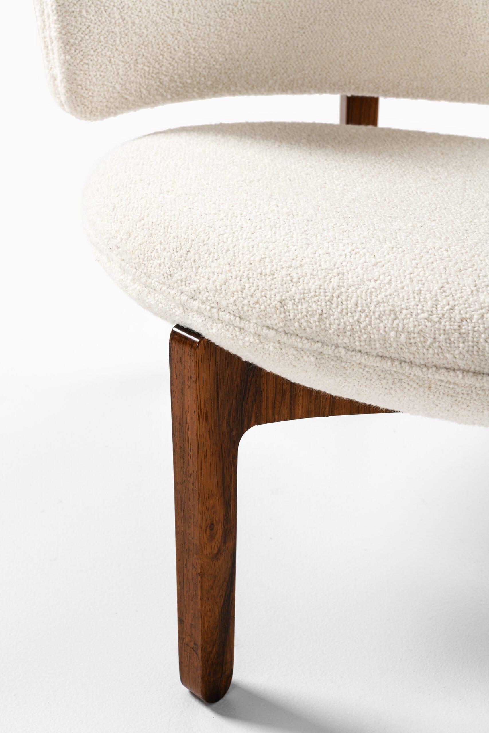 Danese Coppia di sedie e sgabelli in palissandro disegnati da Sven Ellekær, 1962 in vendita