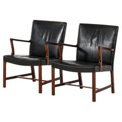 Coppia di poltrone in mogano e pelle di Hans Wegner, anni '50