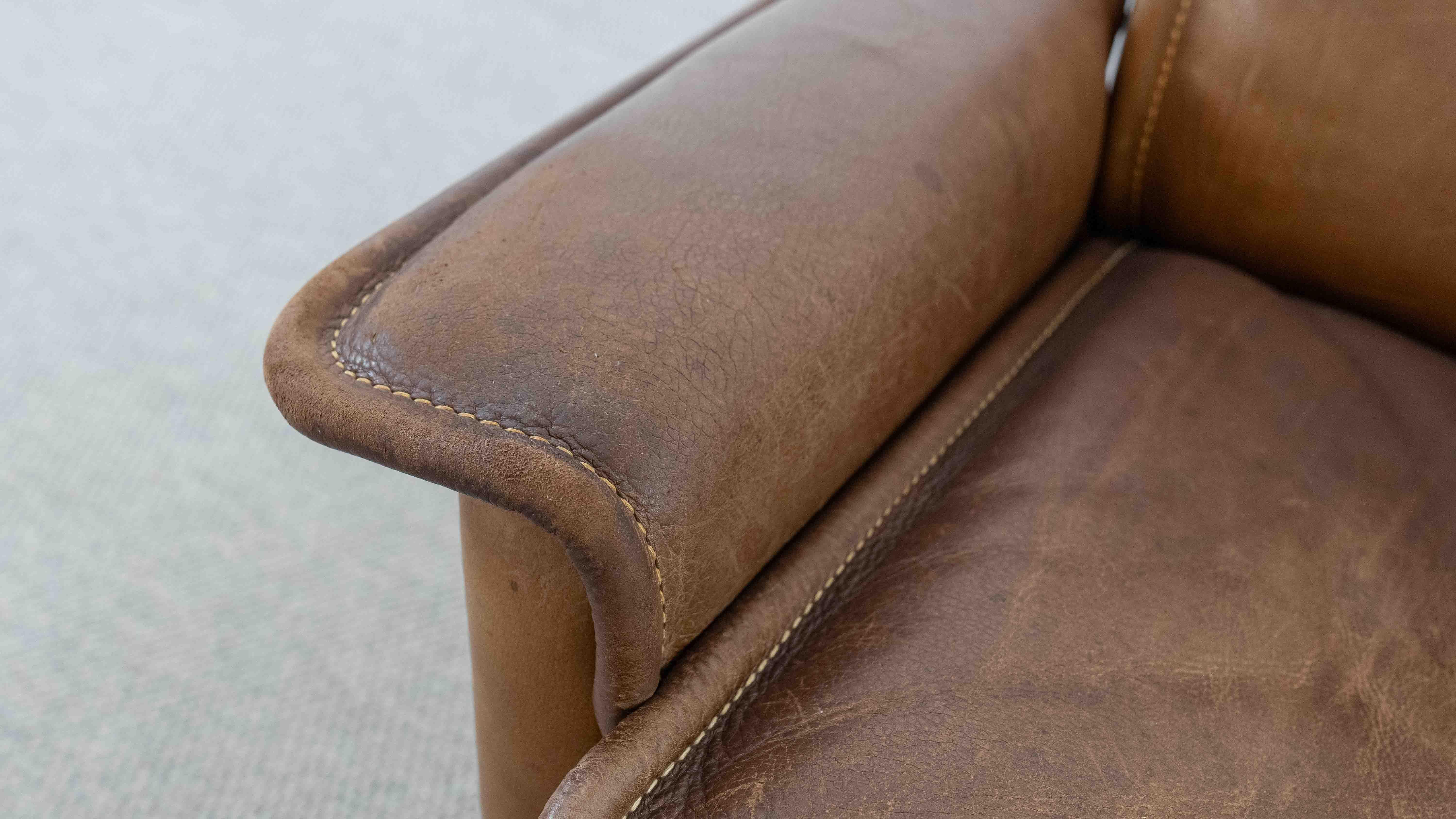 Paire de fauteuils de De Sede, Model No No 12 en cuir cognac, années 70 en vente 4