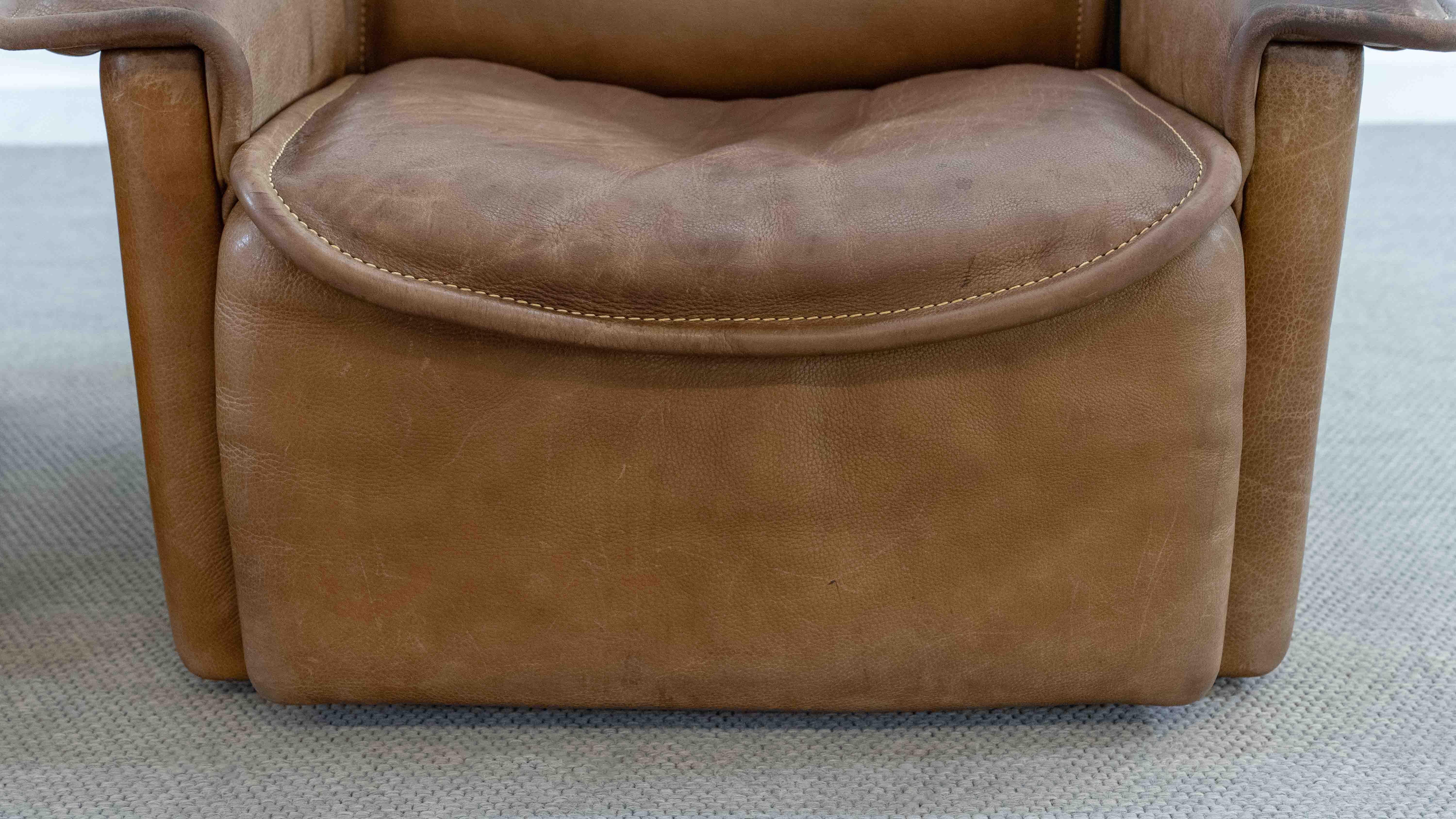 Paire de fauteuils de De Sede, Model No No 12 en cuir cognac, années 70 en vente 9